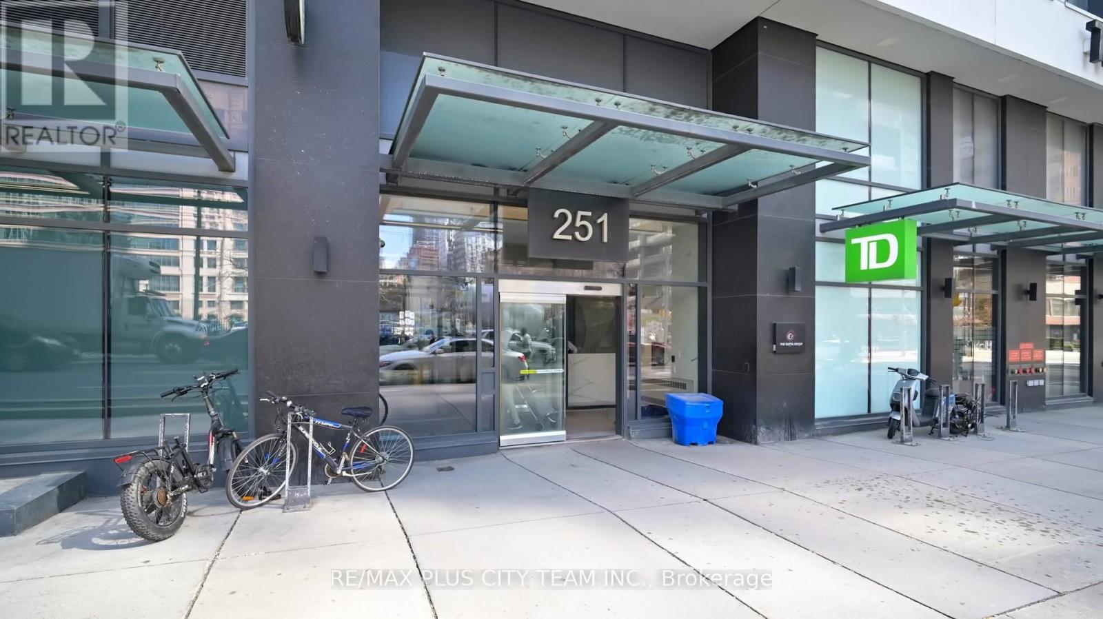 1413 - 251 Jarvis Street, Toronto, Ontario  M5B 0C3 - Photo 2 - C13001998