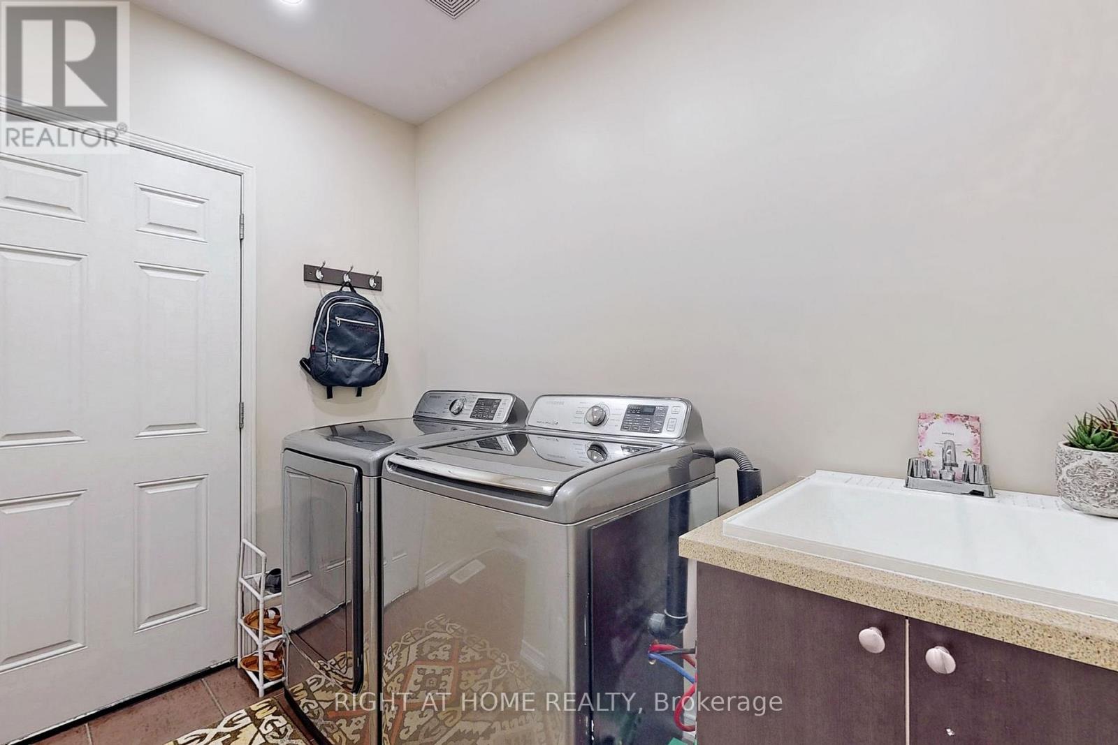 1733 Fredrick Maison Drive E, Oshawa, Ontario  L1H 8L7 - Photo 19 - E13001914