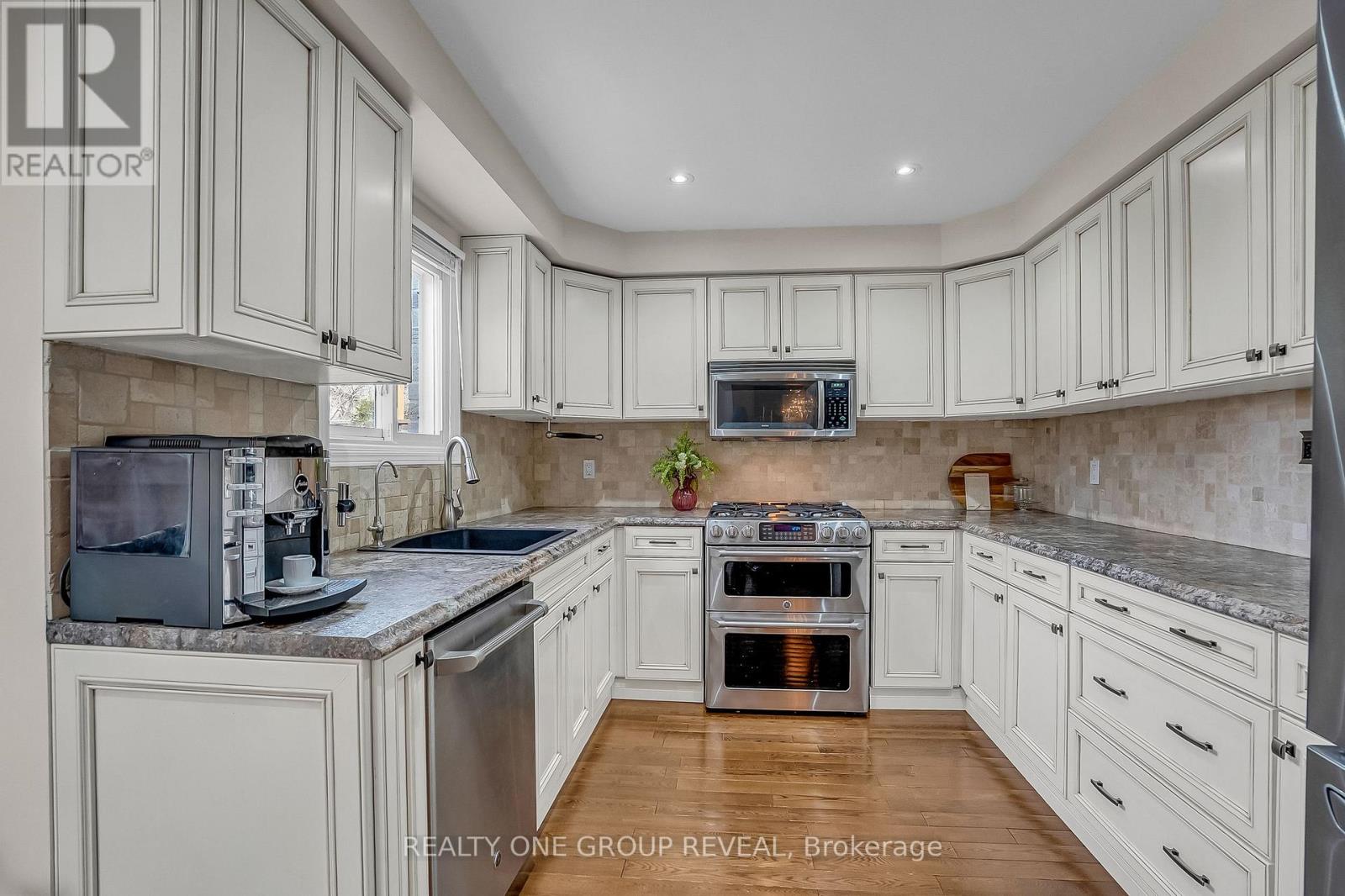 556 Rainy Day Drive, Pickering, Ontario  L1V 5Z9 - Photo 14 - E13001936