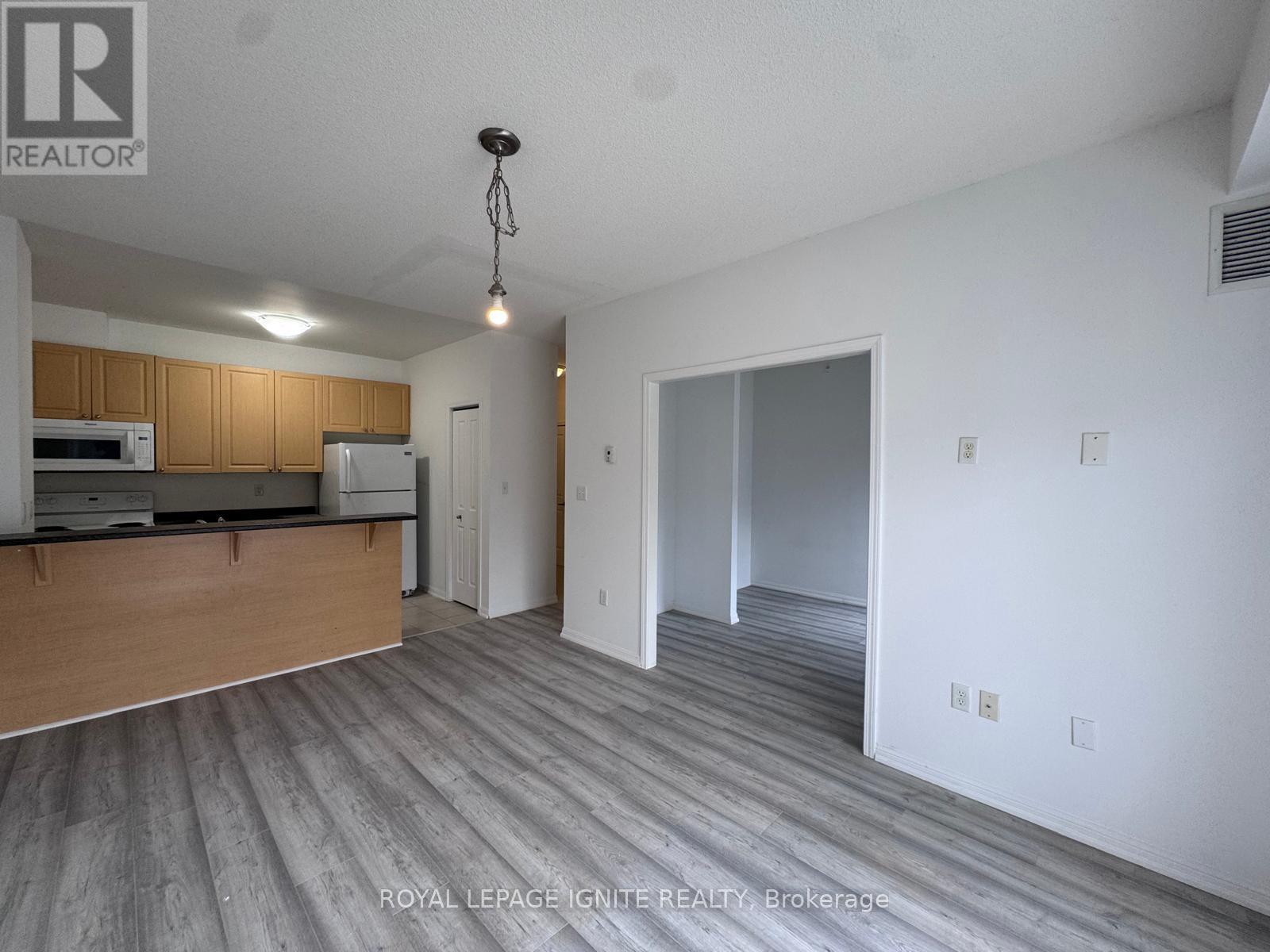 109 - 5 Sidney Lane, Clarington, Ontario  L1C 0N6 - Photo 2 - E13001964