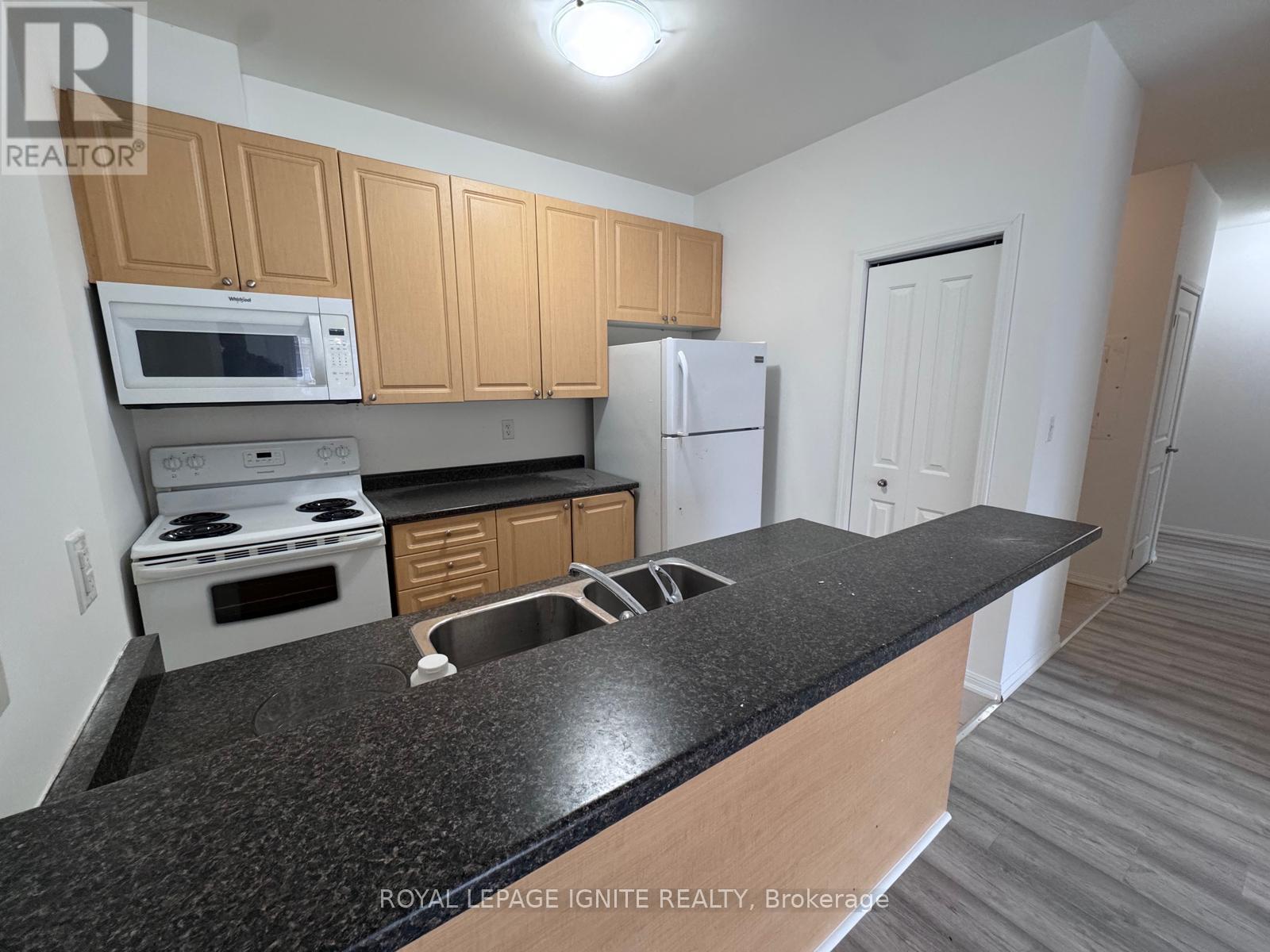 109 - 5 Sidney Lane, Clarington, Ontario  L1C 0N6 - Photo 3 - E13001964