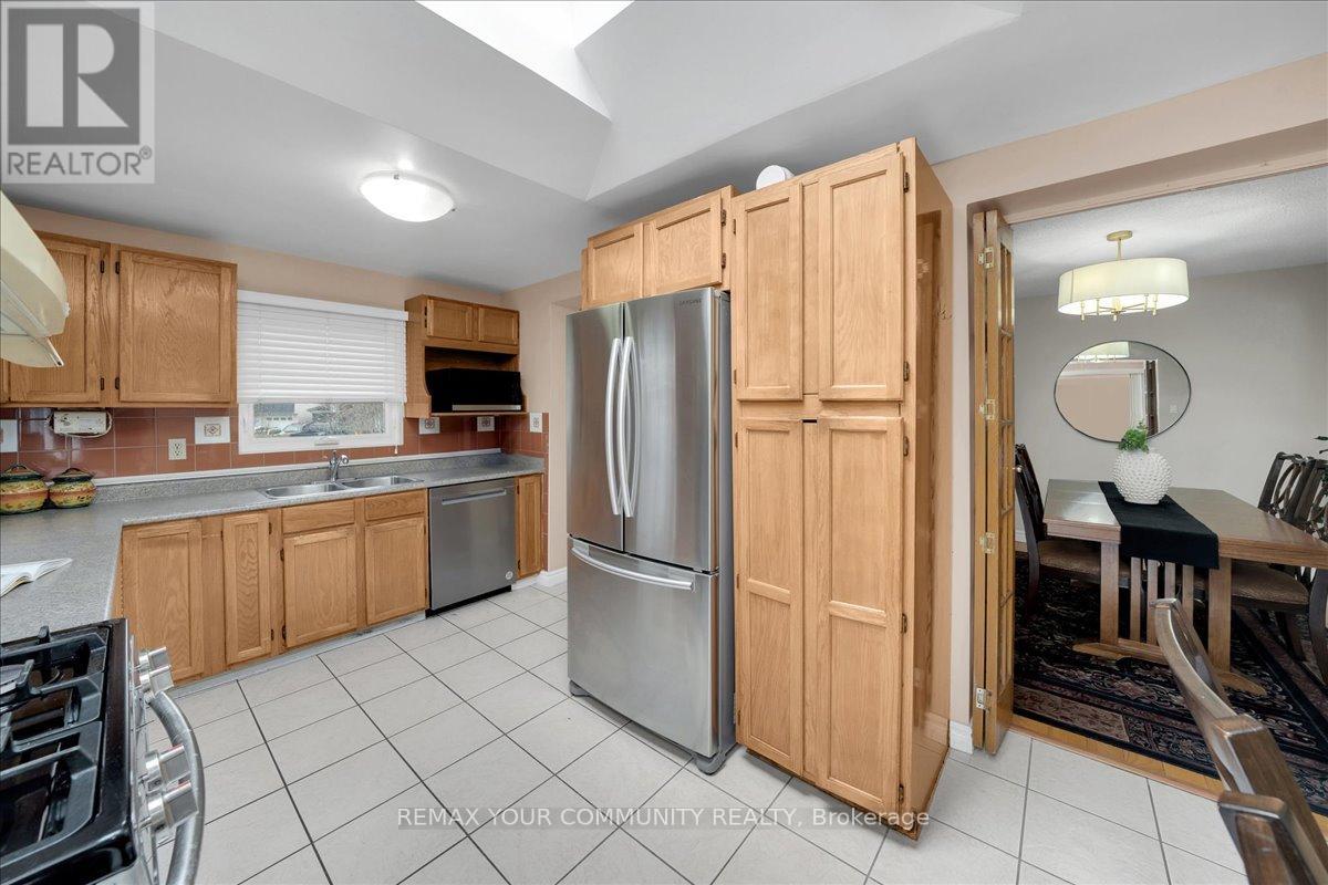 38 Goodless Court, Toronto, Ontario  M1B 1A1 - Photo 6 - E13001988