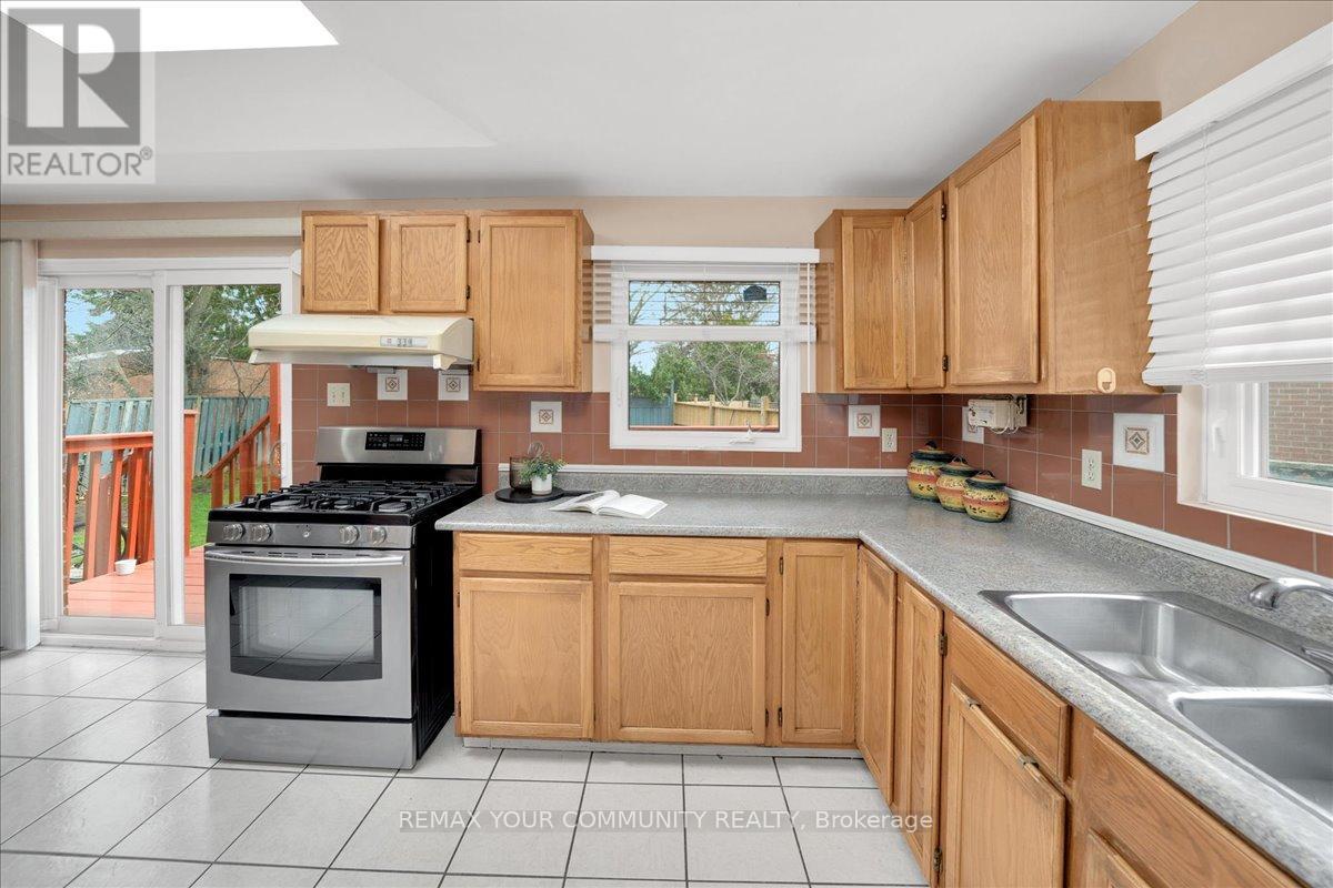 38 Goodless Court, Toronto, Ontario  M1B 1A1 - Photo 8 - E13001988