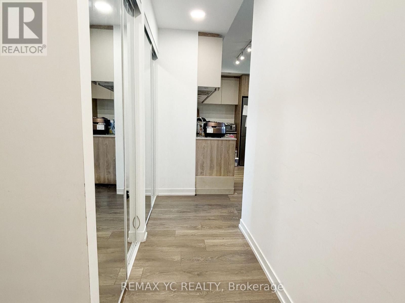 324 - 8 Beverley Glen Boulevard, Vaughan, Ontario L4J 0L5 - Photo 4 - N13001906