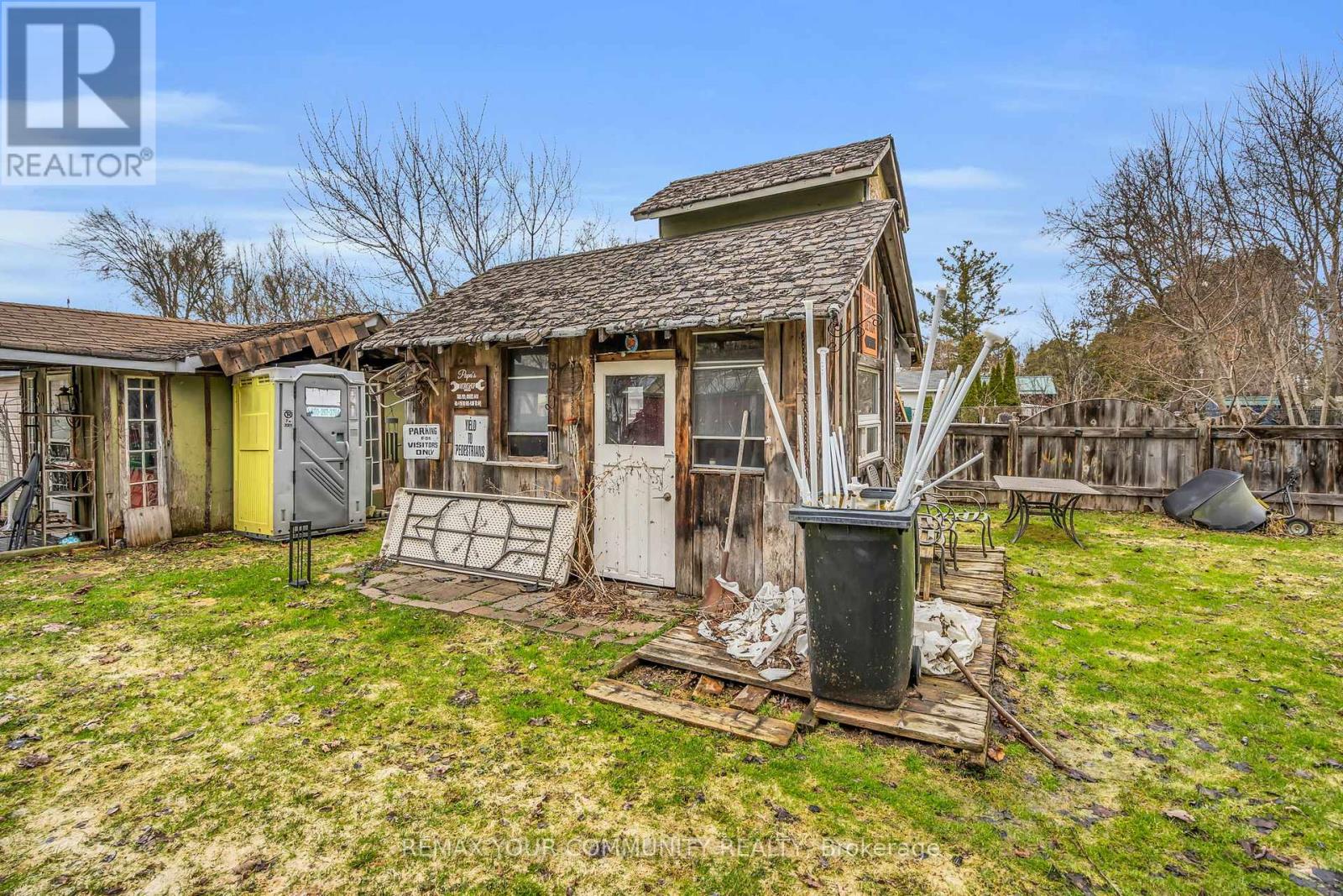 25 Grew Boulevard, Georgina, Ontario  L0E 1L0 - Photo 12 - N13001958