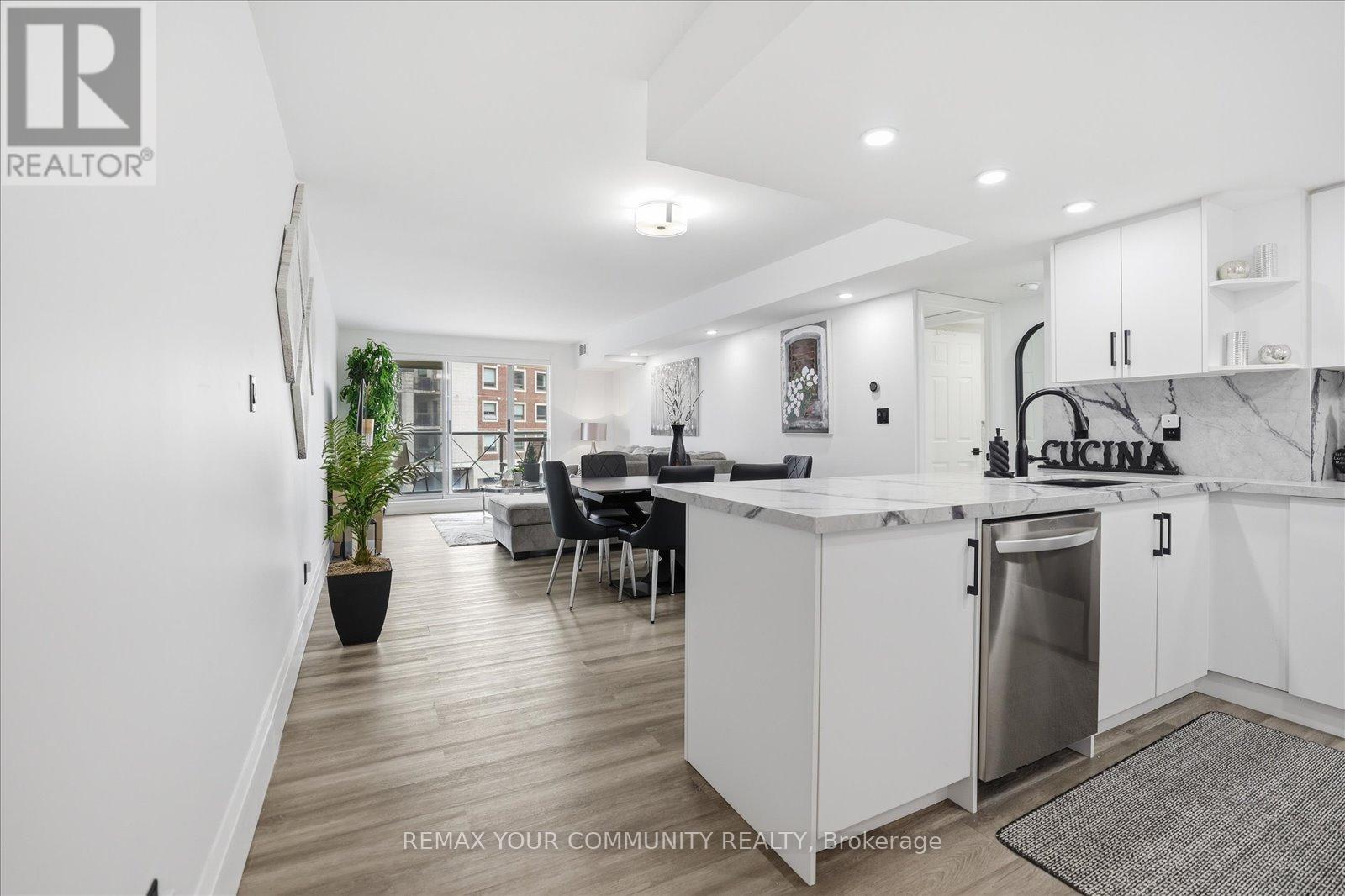 313 - 121 Woodbridge Avenue, Vaughan, Ontario L4L 9E3 - Photo 4 - N13002002