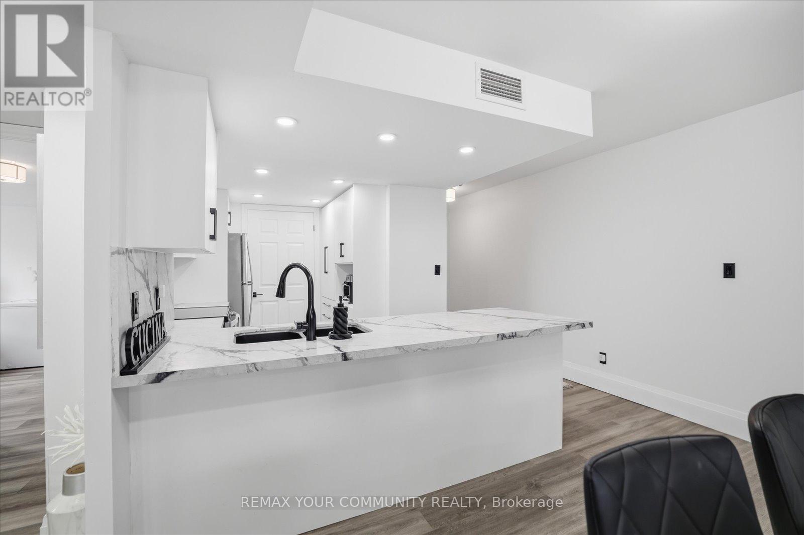 313 - 121 Woodbridge Avenue, Vaughan, Ontario L4L 9E3 - Photo 6 - N13002002