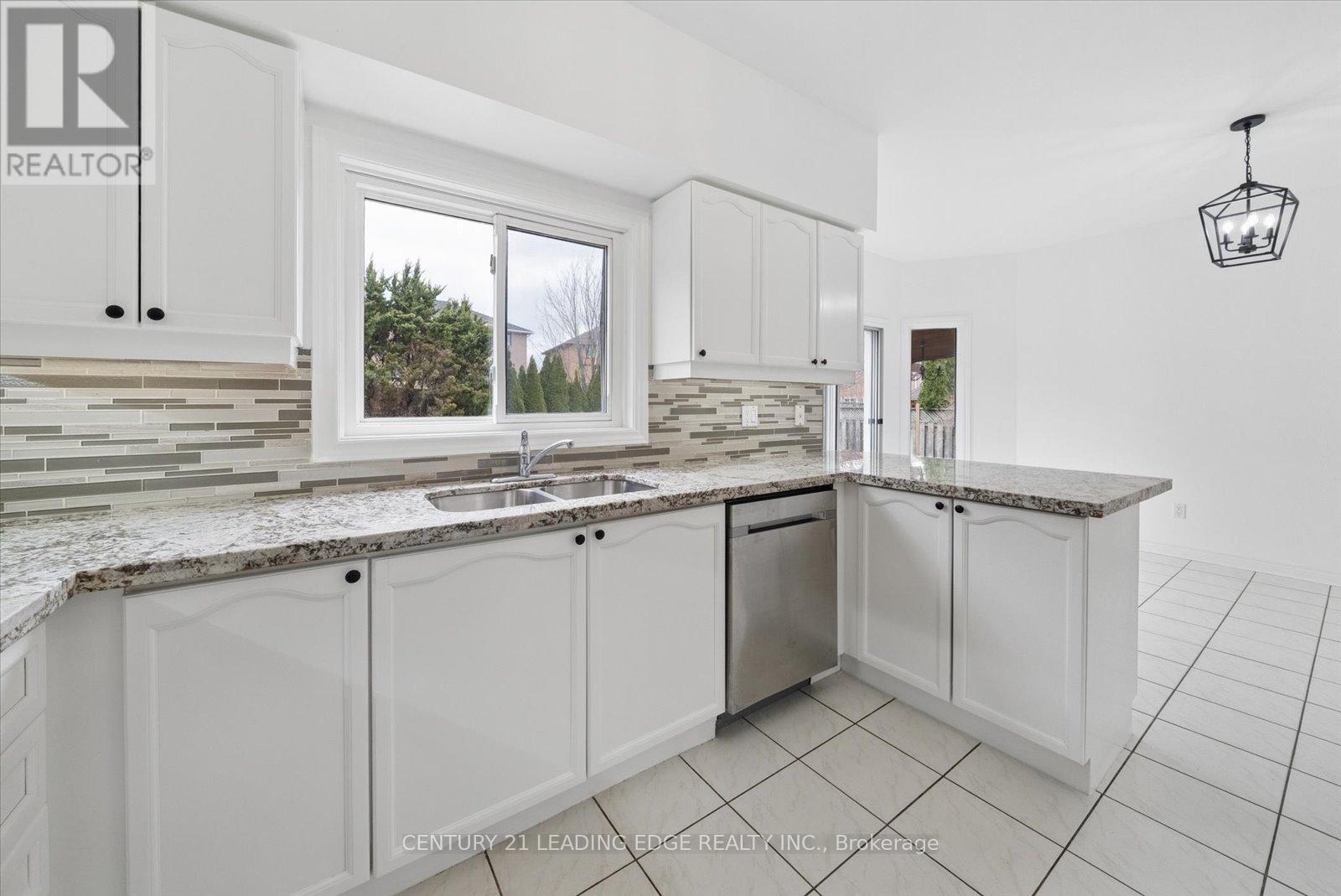 161 Shaftsbury Avenue, Richmond Hill, Ontario  L4C 0G2 - Photo 18 - N13002042