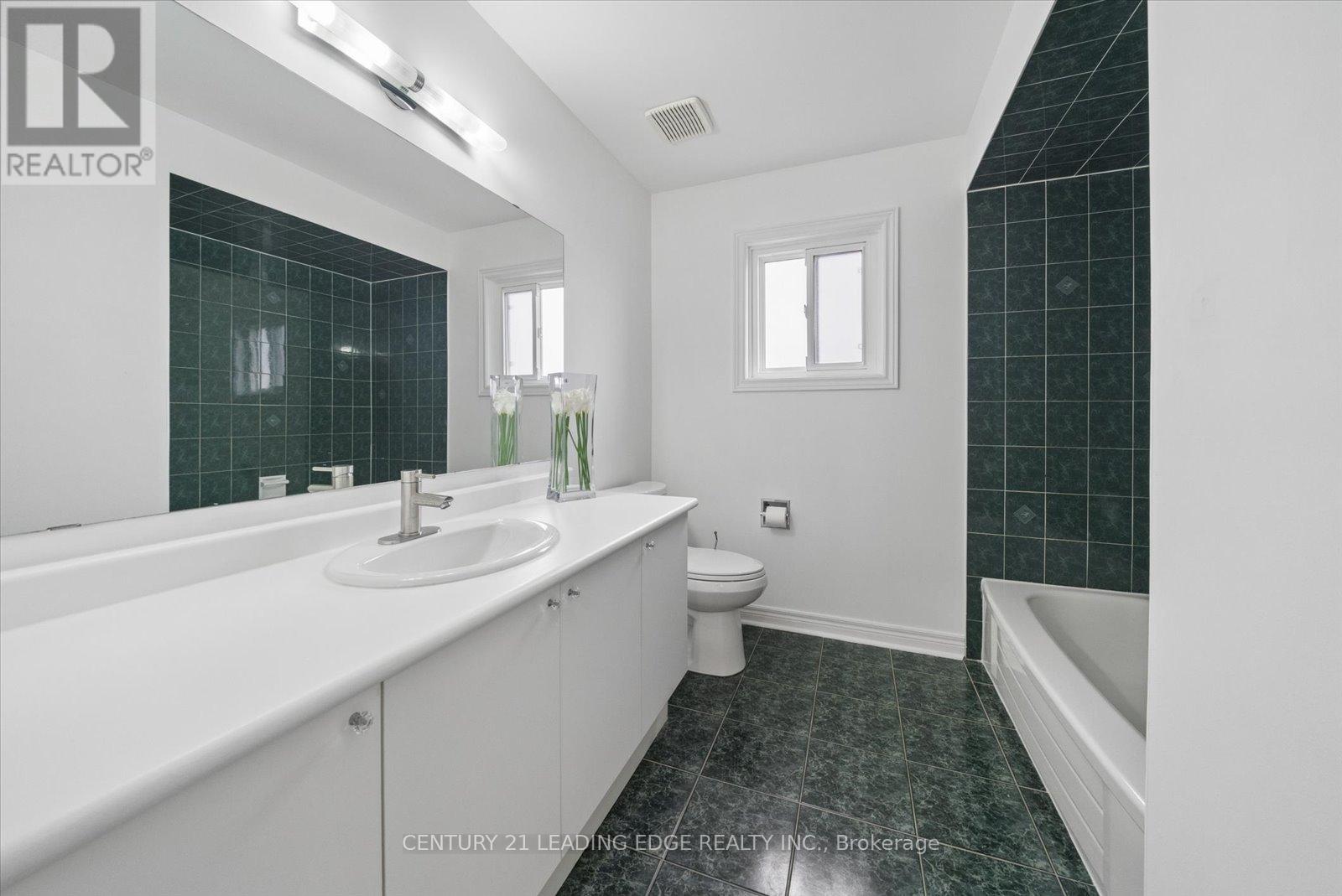 161 Shaftsbury Avenue, Richmond Hill, Ontario  L4C 0G2 - Photo 34 - N13002042