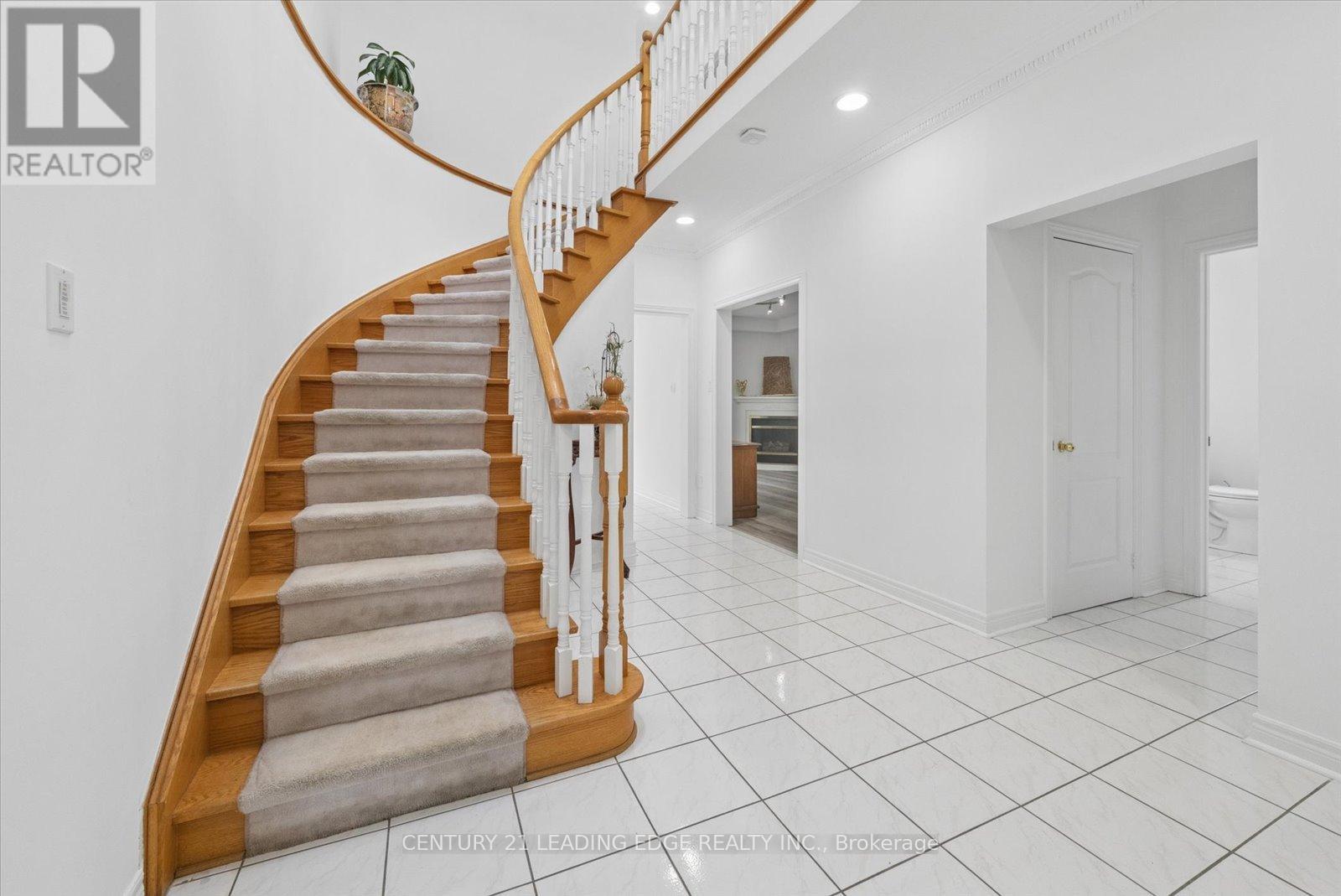 161 Shaftsbury Avenue, Richmond Hill, Ontario  L4C 0G2 - Photo 8 - N13002042