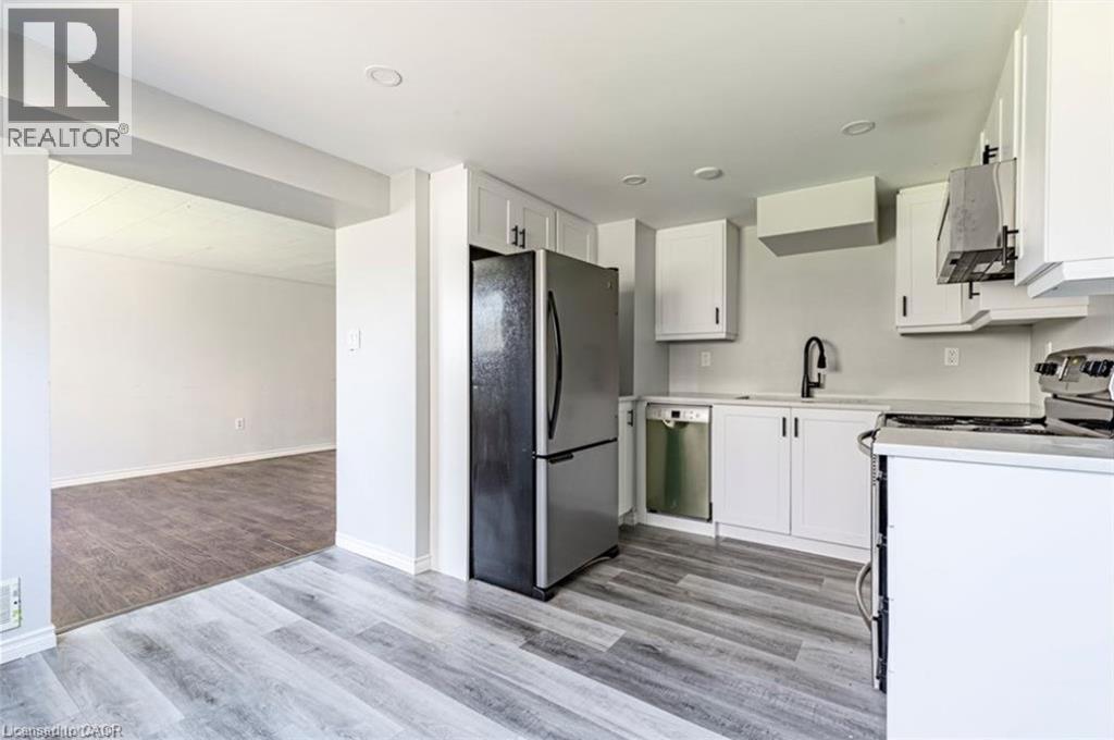 3 VEEVERS Drive Unit# B, Hamilton, Ontario