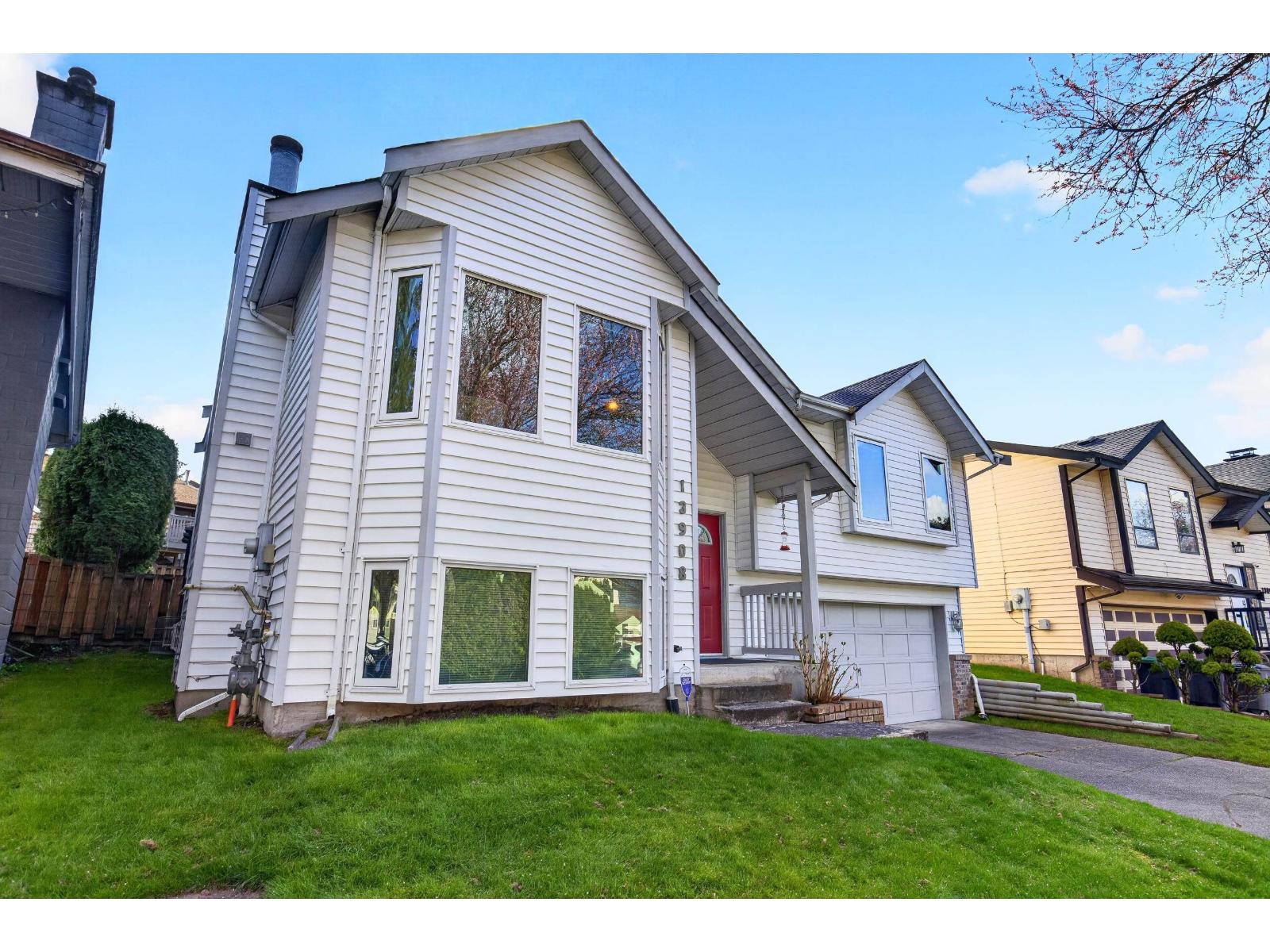 13908 80b Avenue, Surrey, British Columbia  V3W 9B4 - Photo 3 - R3111618