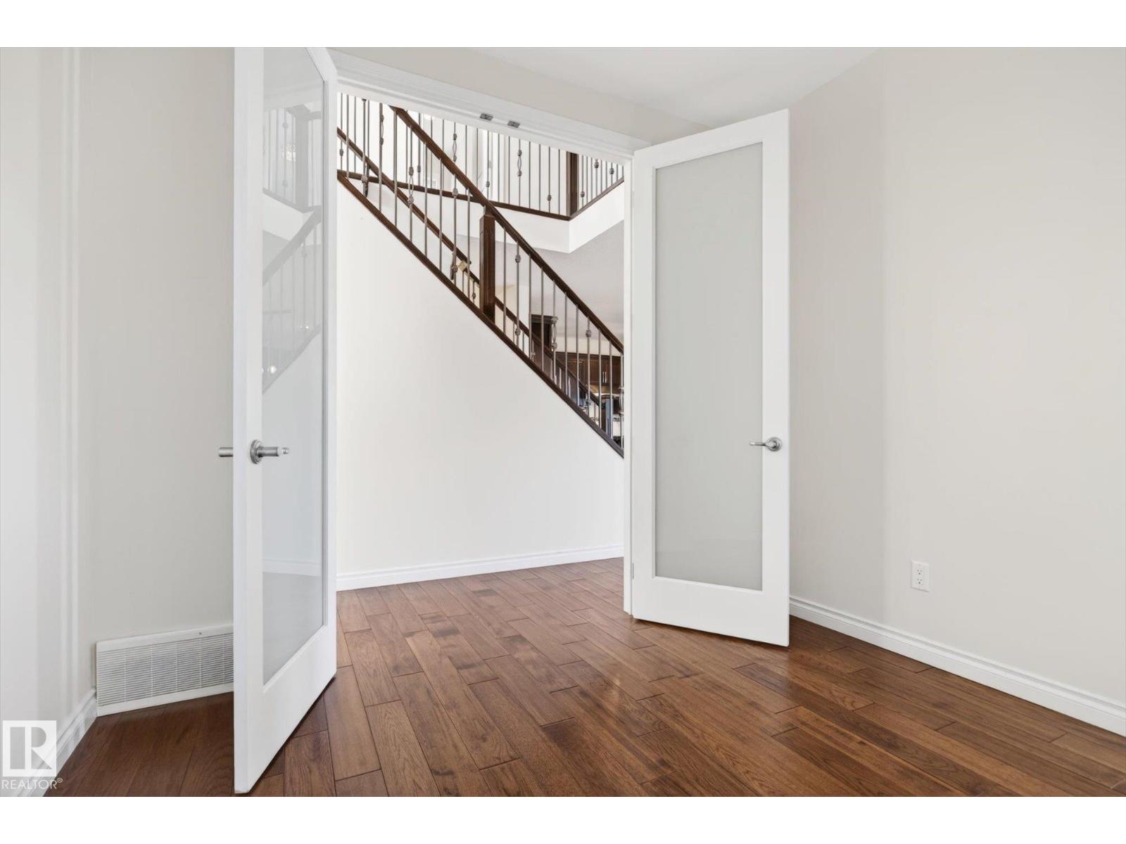 15856 13 Av Sw, Edmonton, Alberta  T6W 2N5 - Photo 11 - E4482356