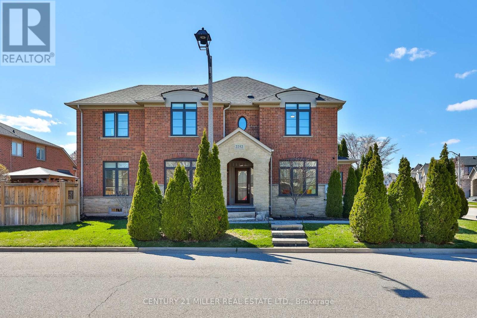 2252 Dewsbury Drive, Oakville, Ontario  L6M 0A6 - Photo 4 - W13001882