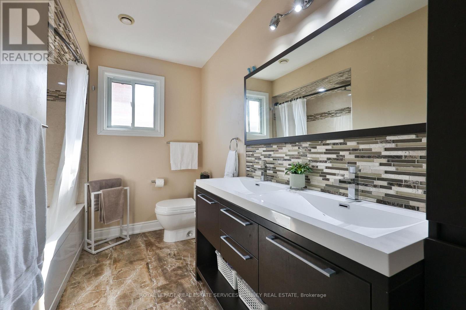 2031 Pen Street, Oakville, Ontario  L6H 3L2 - Photo 29 - W13001900