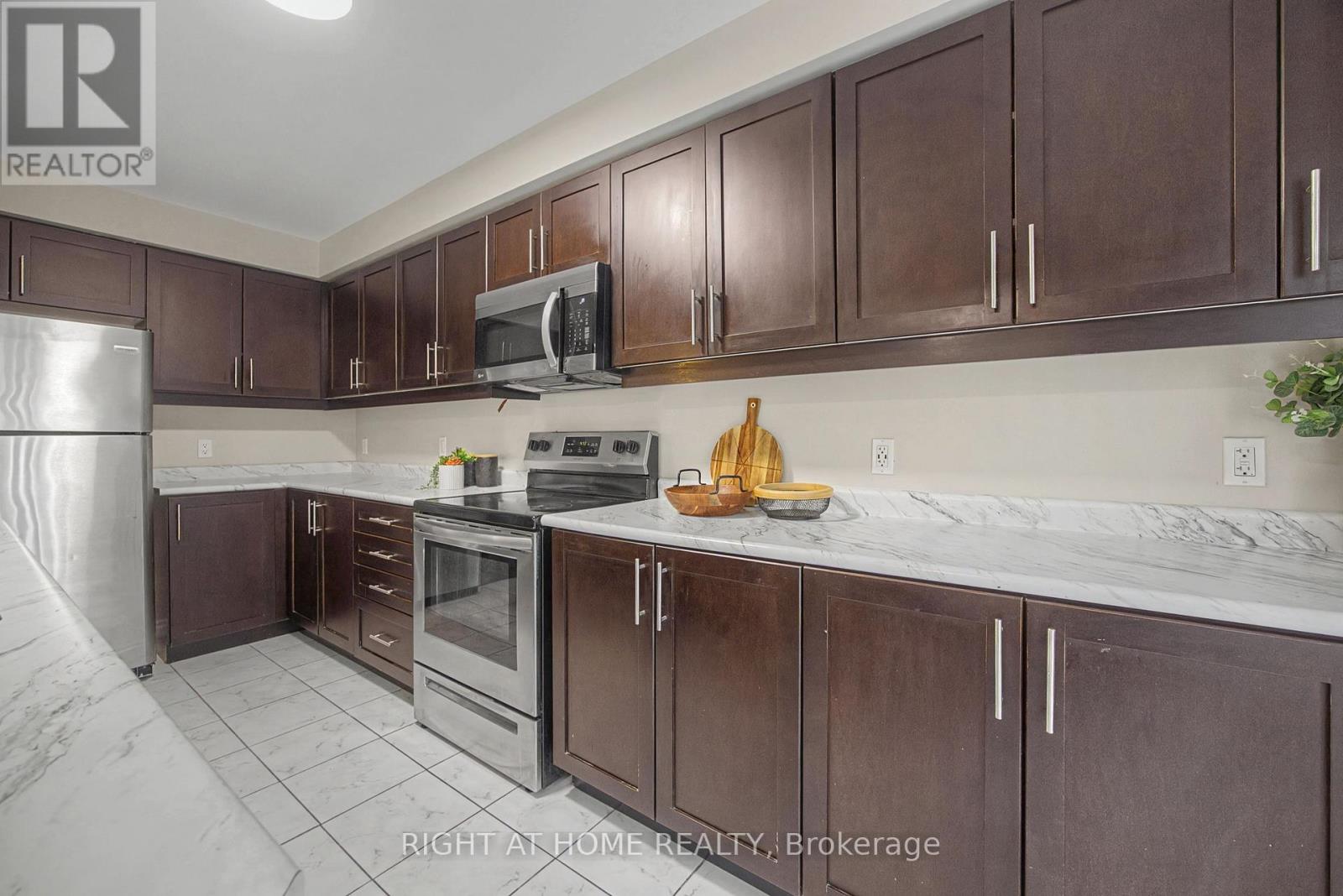 1235 Mulroney Heights, Milton, Ontario  L9E 1G1 - Photo 23 - W13002018