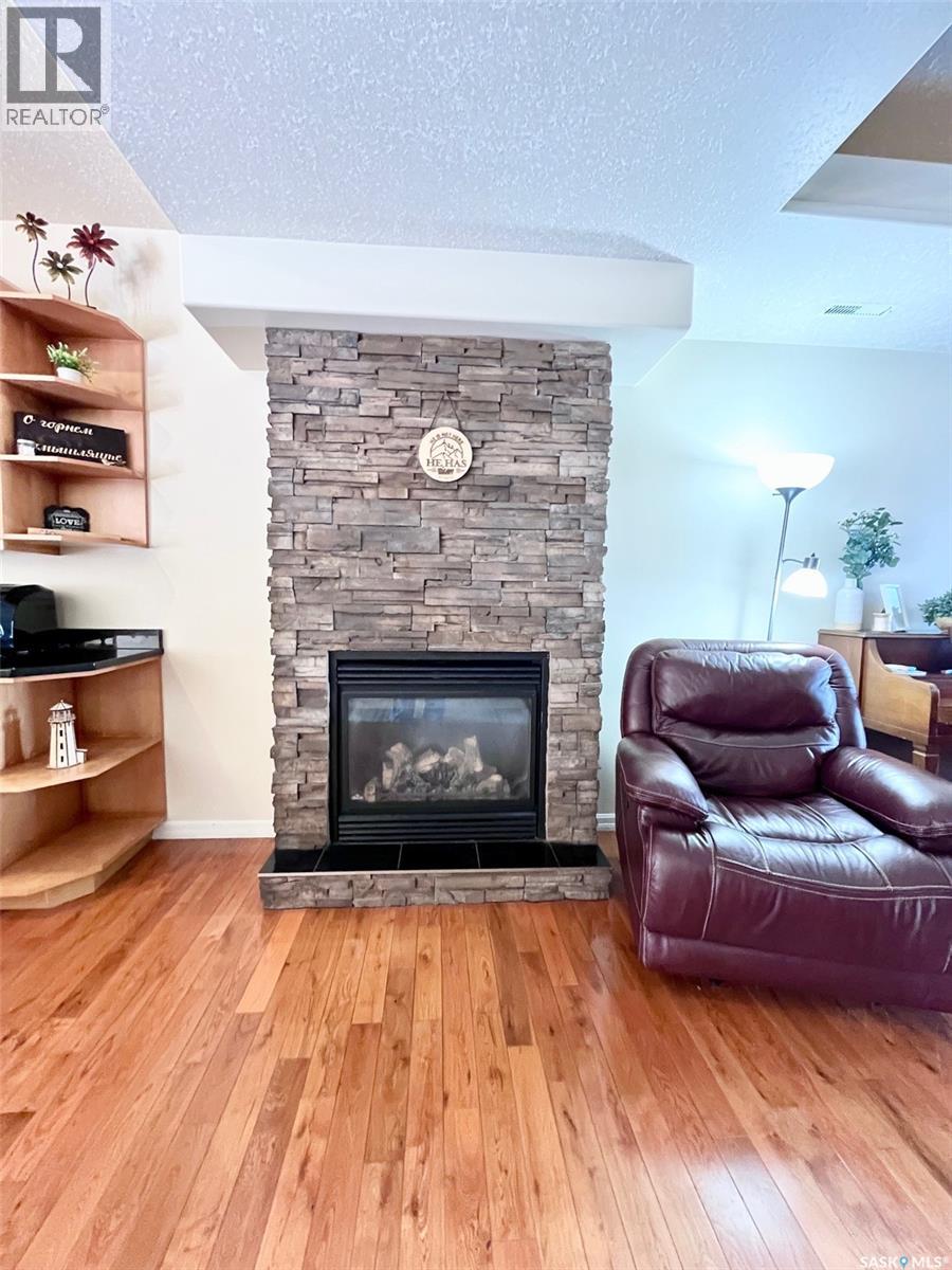 2 211 20th Street W, Prince Albert, Saskatchewan  S6V 4G5 - Photo 3 - SK032991