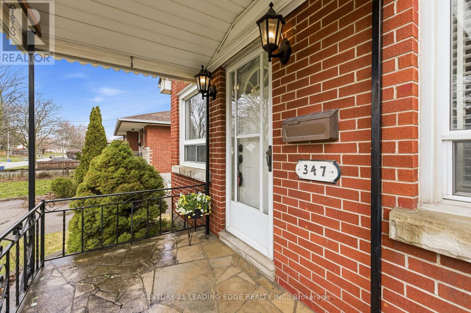 347 Nipigon Street, Oshawa, Ontario  L1J 4P1 - Photo 2 - E12997868