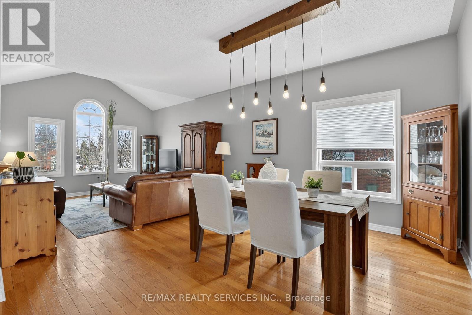 4 Valleybrae Court, Caledon, Ontario  L7C 1B8 - Photo 10 - W12846924