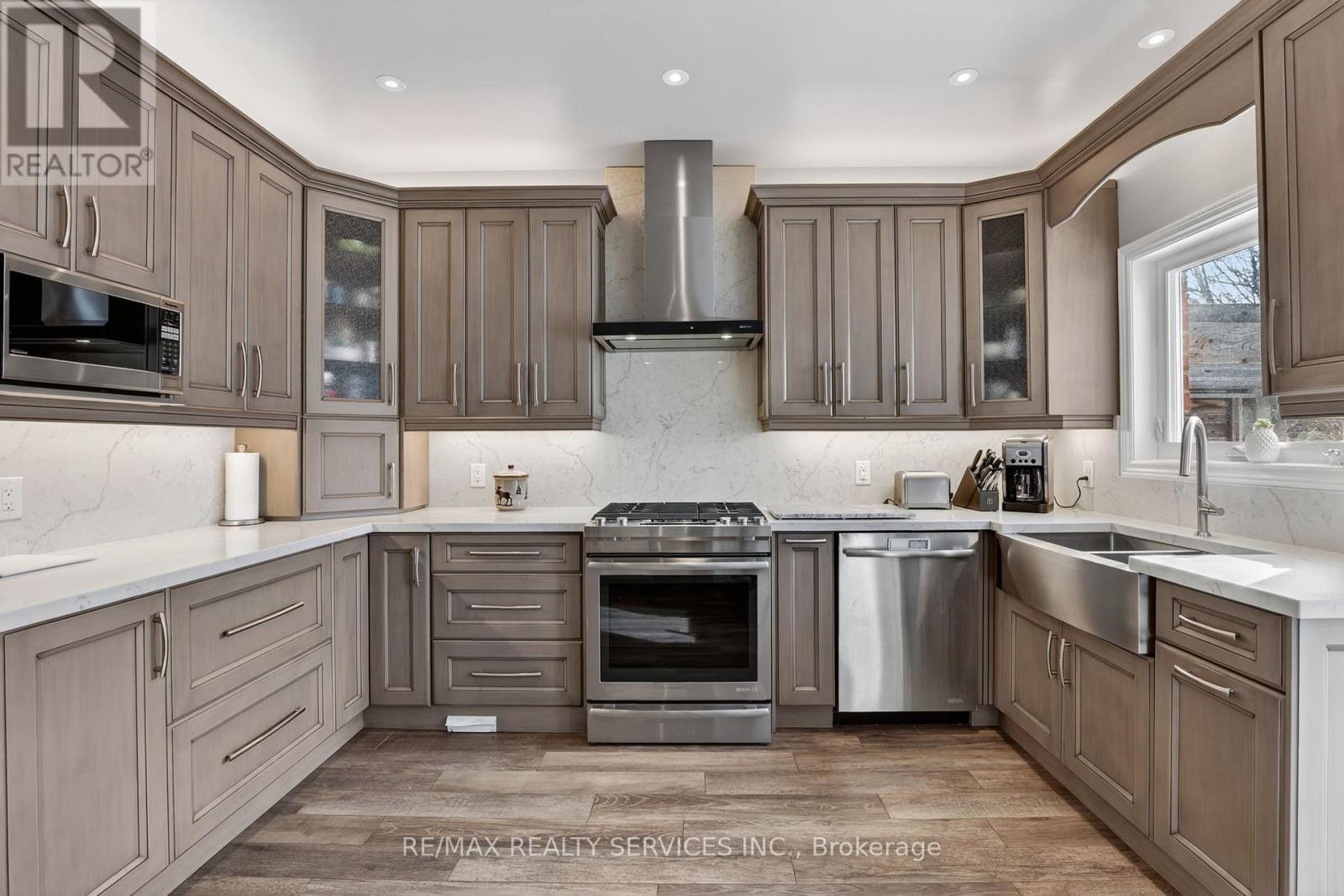 4 Valleybrae Court, Caledon, Ontario  L7C 1B8 - Photo 13 - W12846924