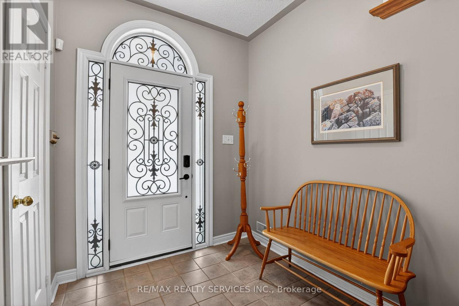 4 Valleybrae Court, Caledon, Ontario  L7C 1B8 - Photo 4 - W12846924