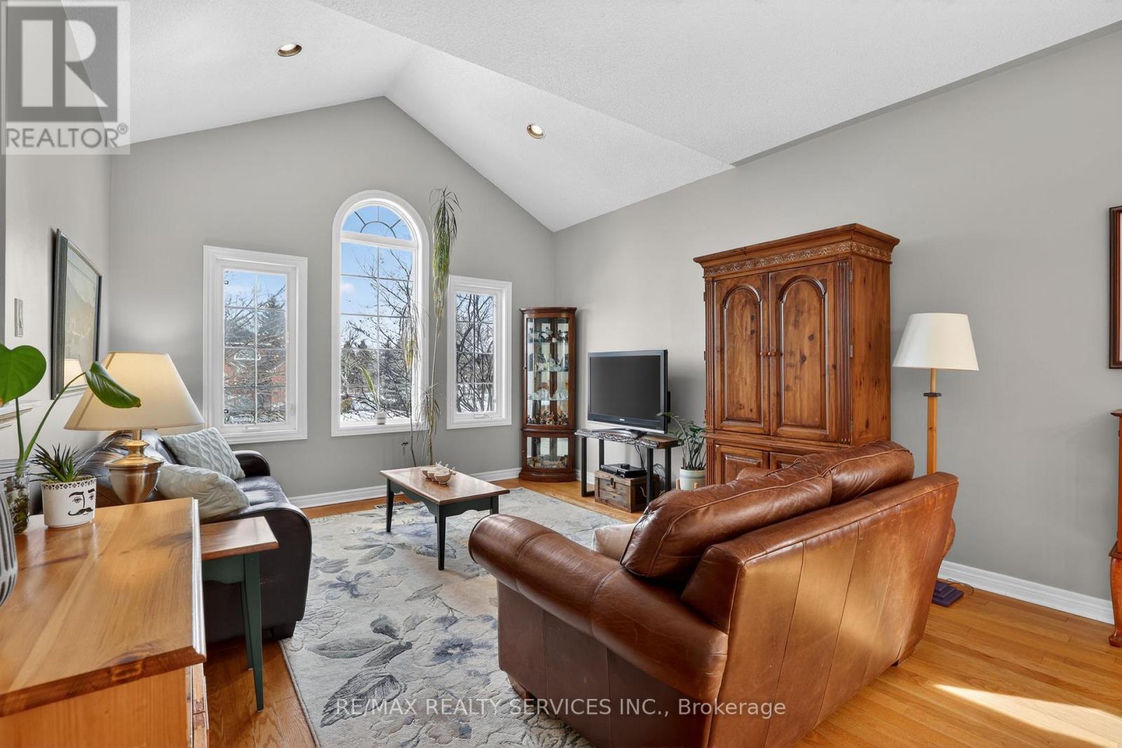 4 Valleybrae Court, Caledon, Ontario  L7C 1B8 - Photo 6 - W12846924