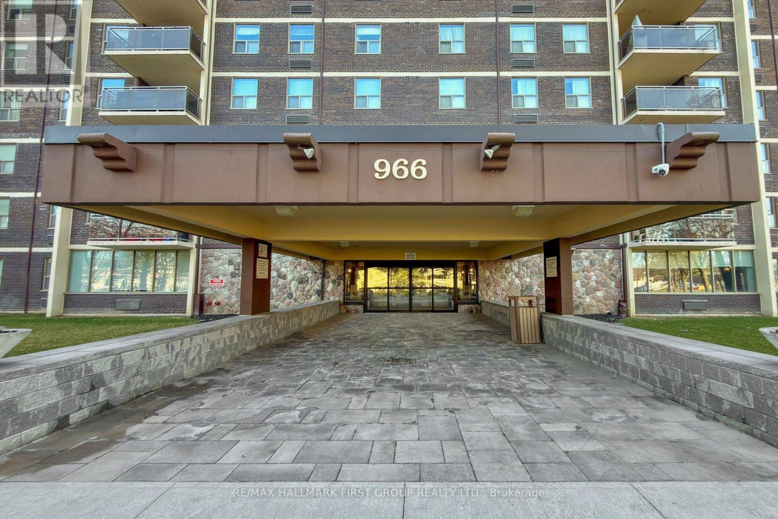 609 - 966 Inverhouse Drive, Mississauga, Ontario  L5J 4B6 - Photo 2 - W12999870