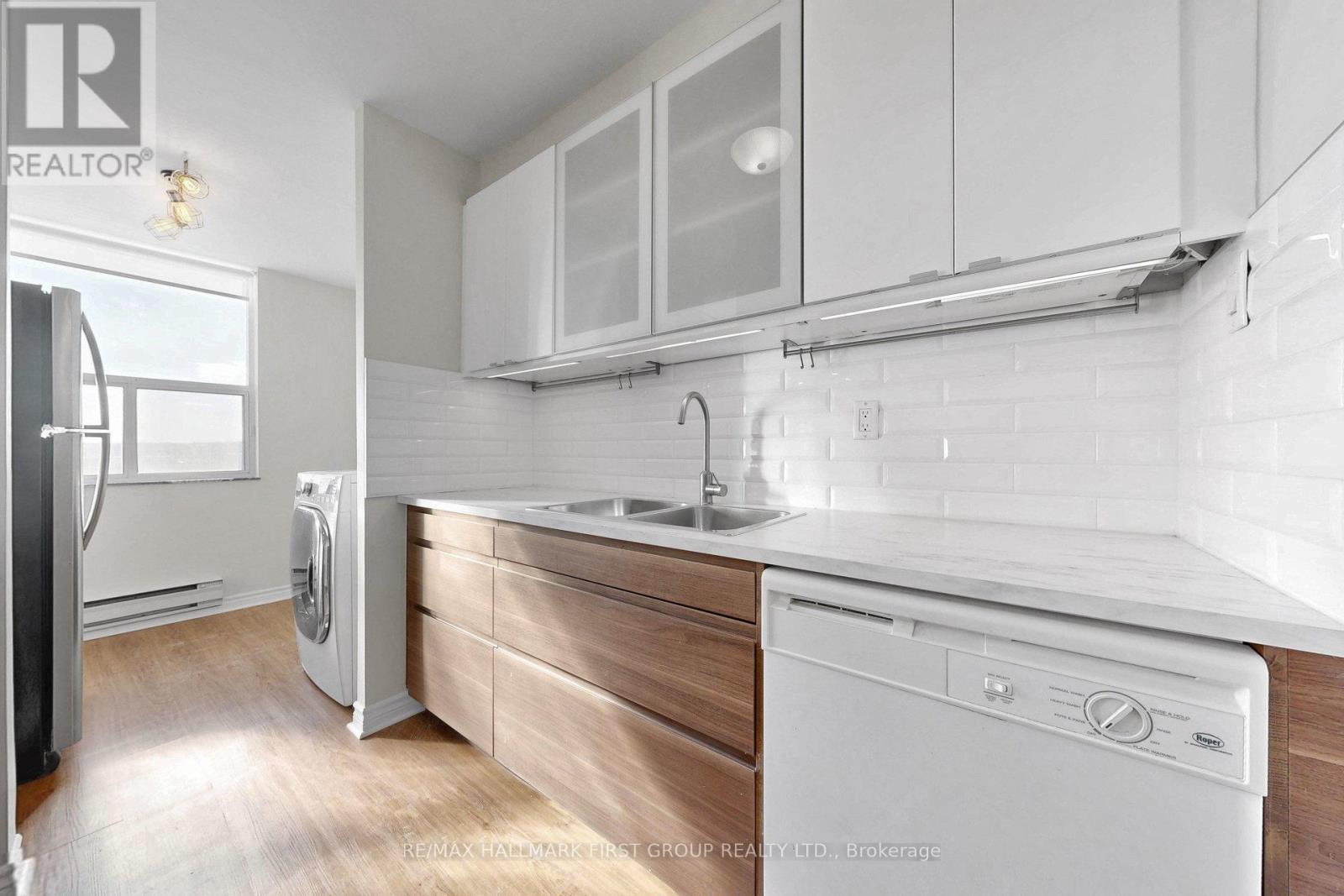 609 - 966 Inverhouse Drive, Mississauga, Ontario  L5J 4B6 - Photo 7 - W12999870