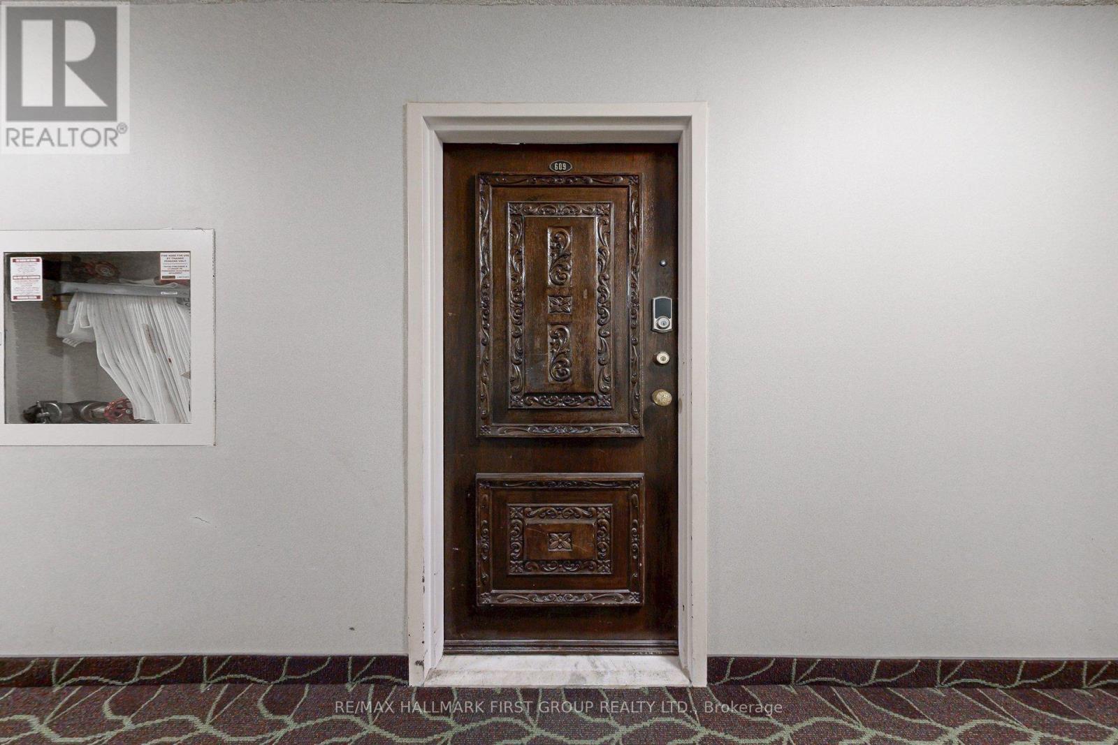 609 - 966 Inverhouse Drive, Mississauga, Ontario  L5J 4B6 - Photo 3 - W12999874