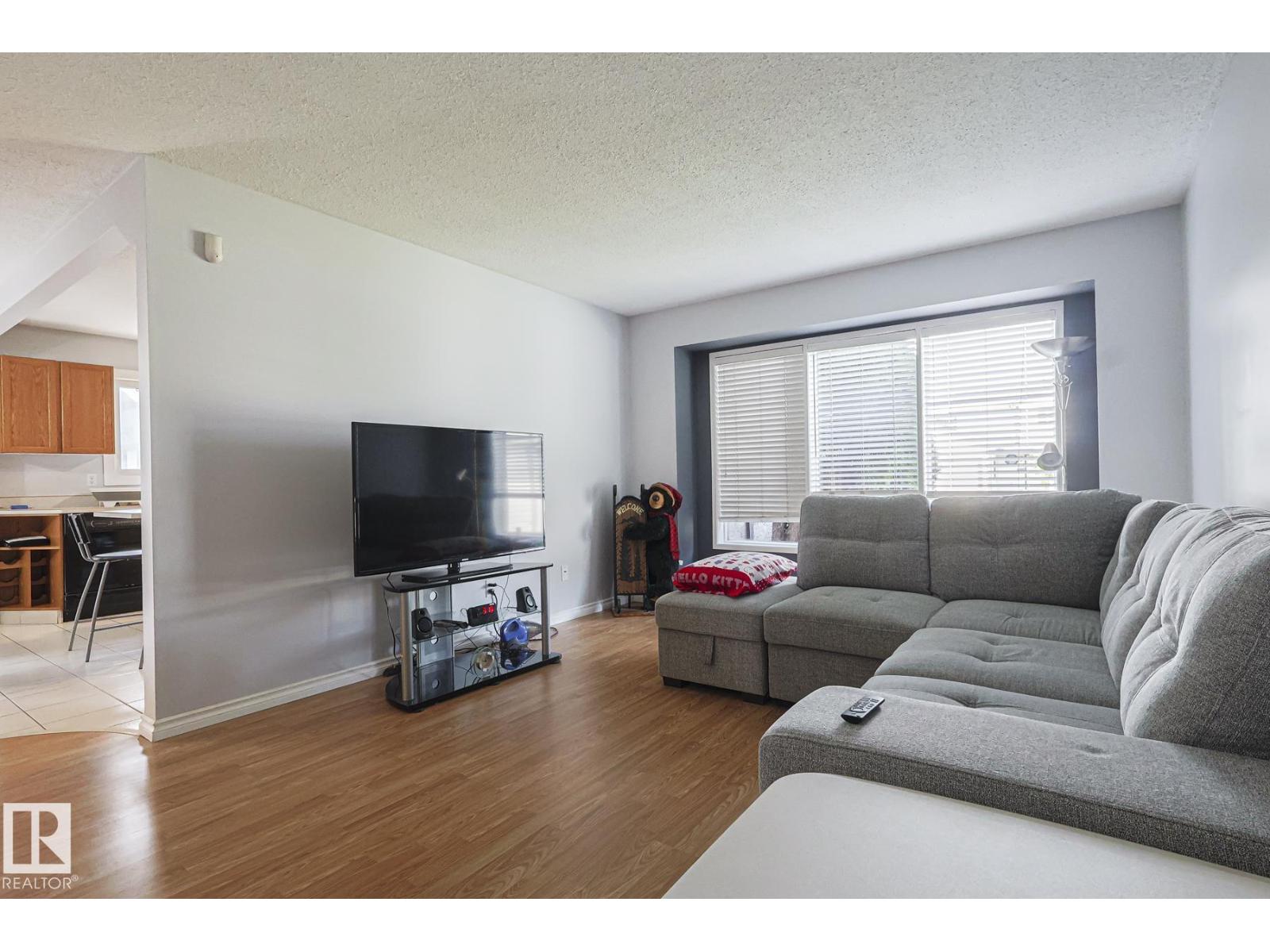 10439 16 Av Nw, Edmonton, Alberta  T6J 5T1 - Photo 3 - E4482342