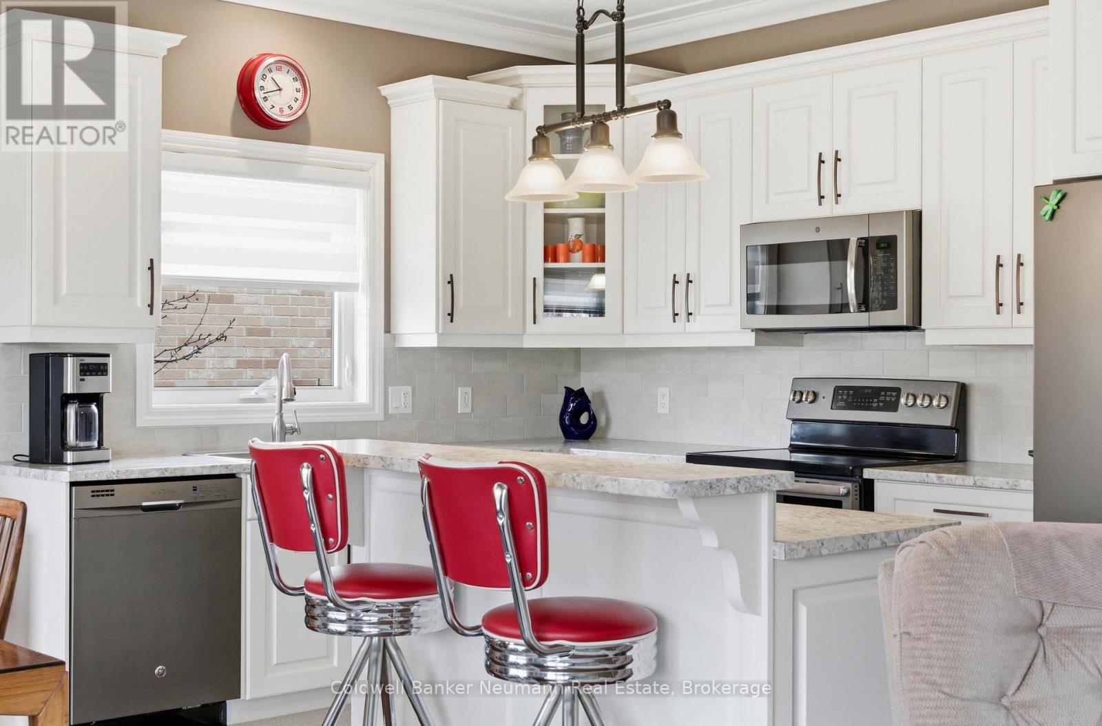 12 Brown Street S, Minto, Ontario  N0G 1M0 - Photo 15 - X12918044