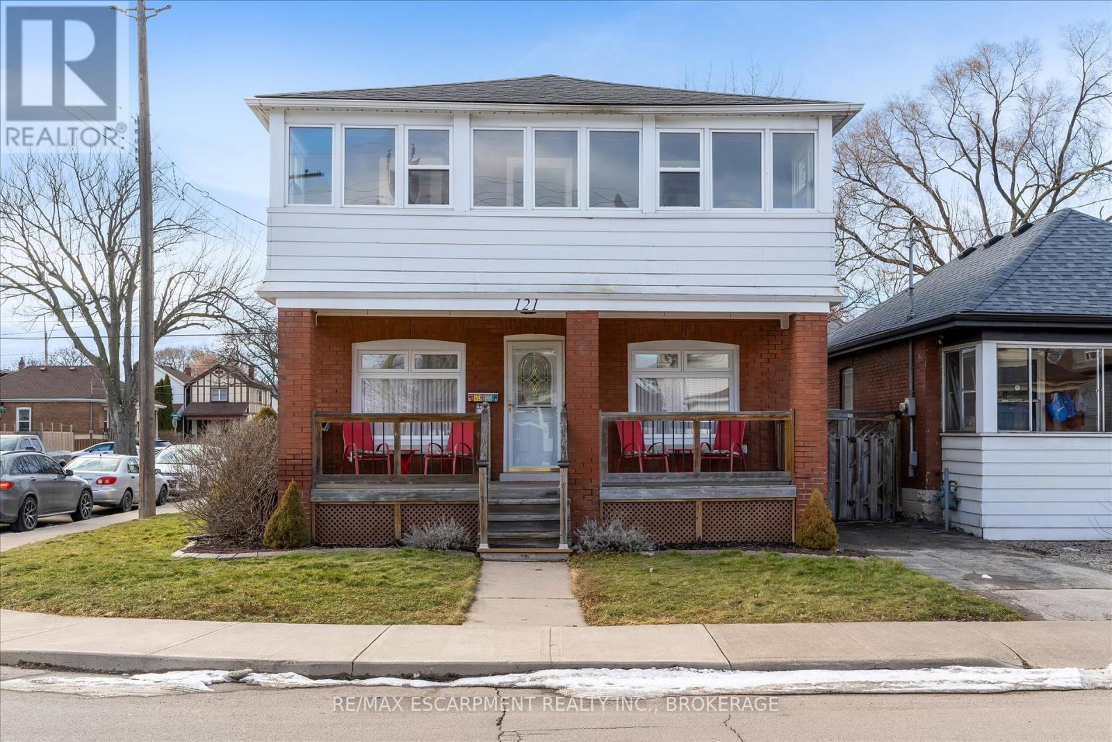 121 EDGEMONT STREET N, Hamilton, Ontario