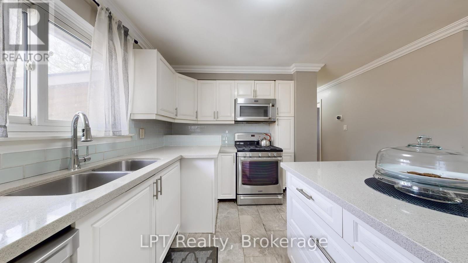 23 Gorsey Square, Toronto, Ontario  M1B 1A6 - Photo 4 - E13002056