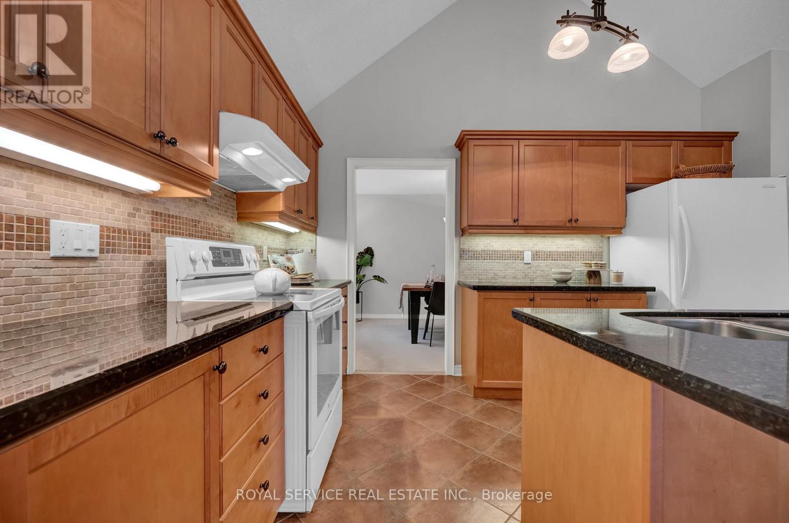 5 - 350 Lakebreeze Drive, Clarington, Ontario  L1B 0A2 - Photo 8 - E13002128