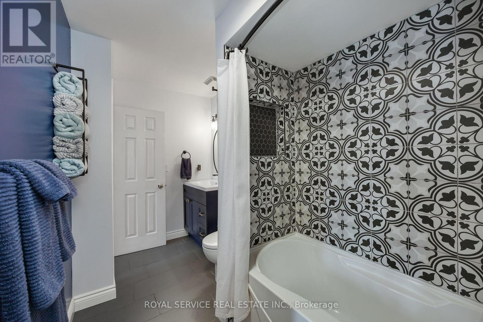 41 Apple Blossom Boulevard, Clarington, Ontario  L1C 4L9 - Photo 24 - E13002150