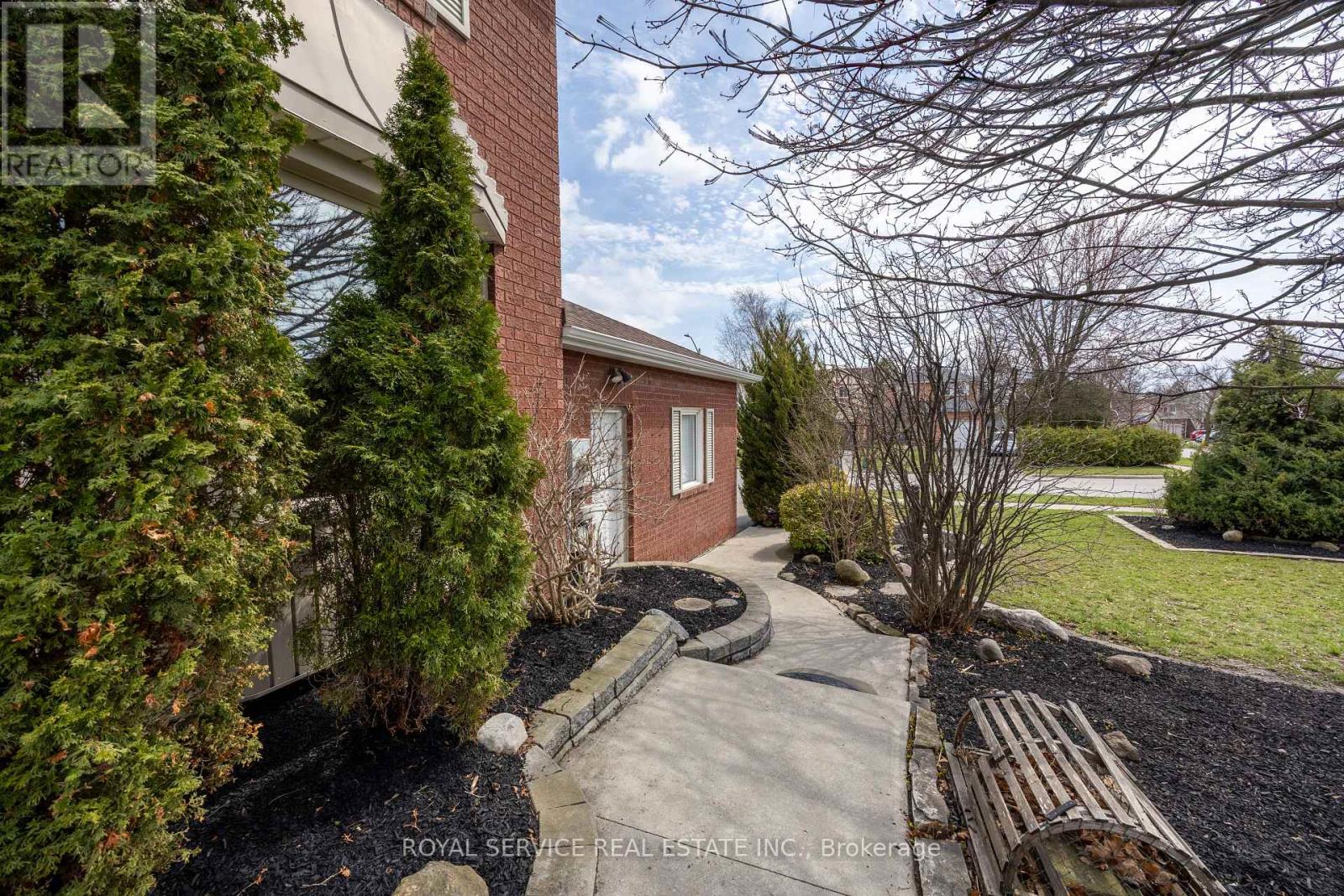 41 Apple Blossom Boulevard, Clarington, Ontario  L1C 4L9 - Photo 4 - E13002150