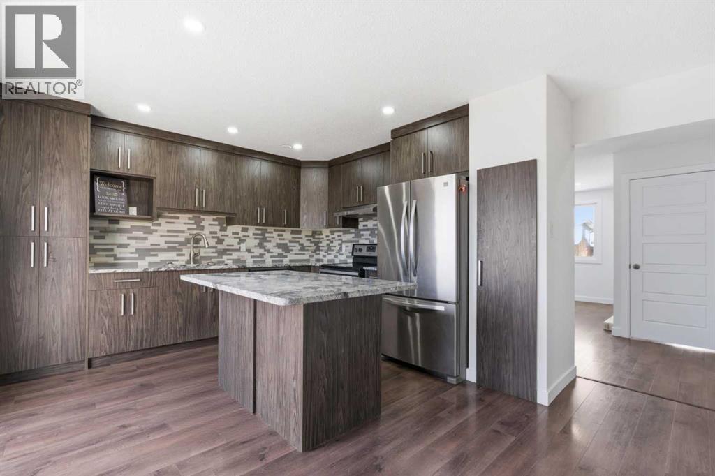 263 Doverview Crescent SE, Calgary, Alberta  T2B 1Y7 - Photo 5 - A2293665