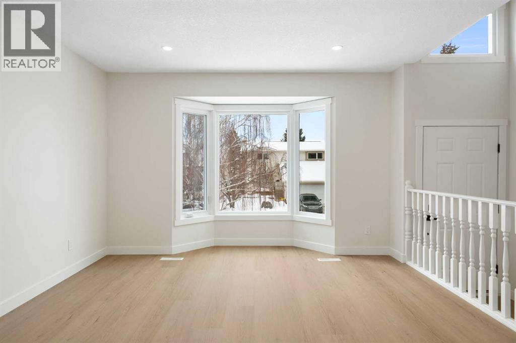 24 Hawkwood Crescent Nw, Calgary, Alberta  T3G 1X5 - Photo 7 - A2295538