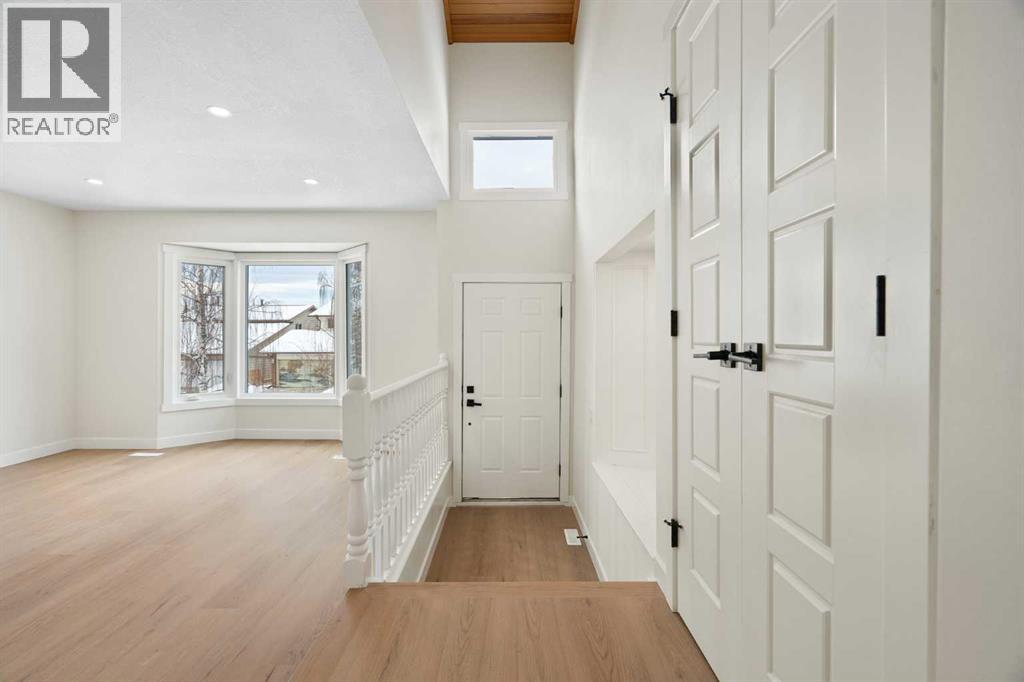 24 Hawkwood Crescent Nw, Calgary, Alberta  T3G 1X5 - Photo 3 - A2295538