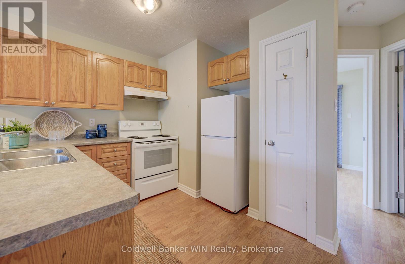 1 - 302 Park Street W, West Grey, Ontario  N0G 1R0 - Photo 10 - X13002352