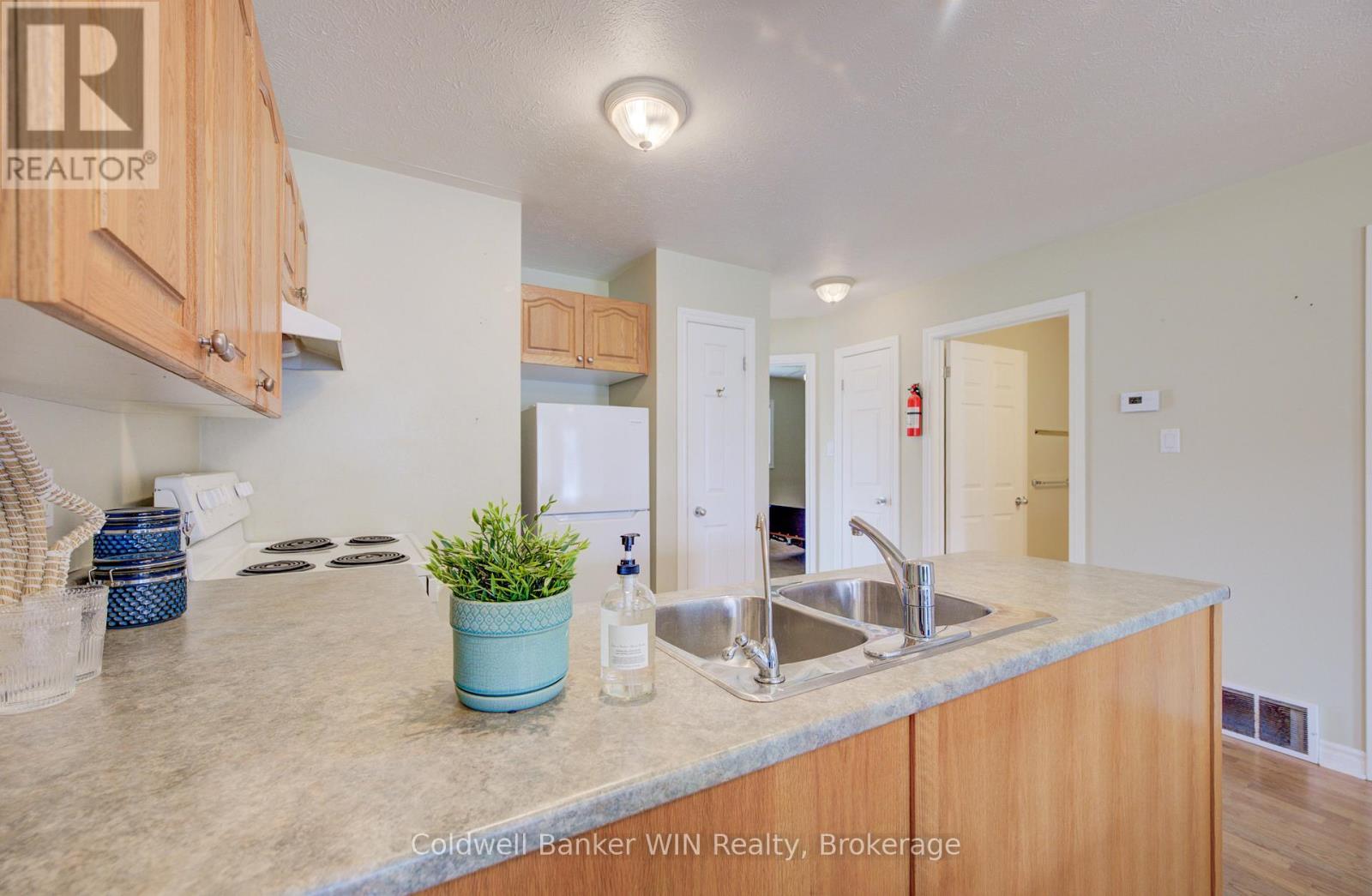 1 - 302 Park Street W, West Grey, Ontario  N0G 1R0 - Photo 11 - X13002352