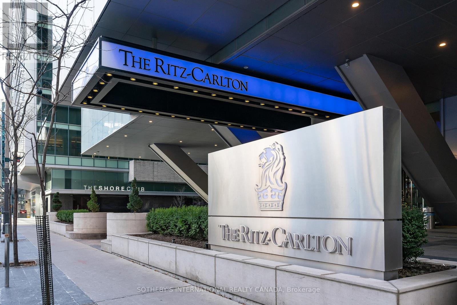 4201 - 183 Wellington Street W, Toronto, Ontario  M5V 0A1 - Photo 2 - C13002074