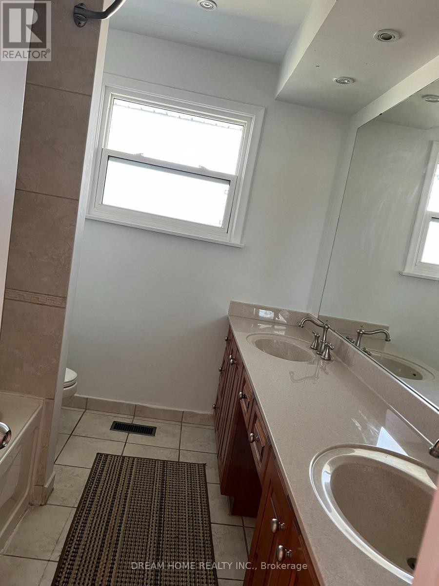 25 Tollerton Avenue, Toronto, Ontario  M2K 2H1 - Photo 6 - C13002164