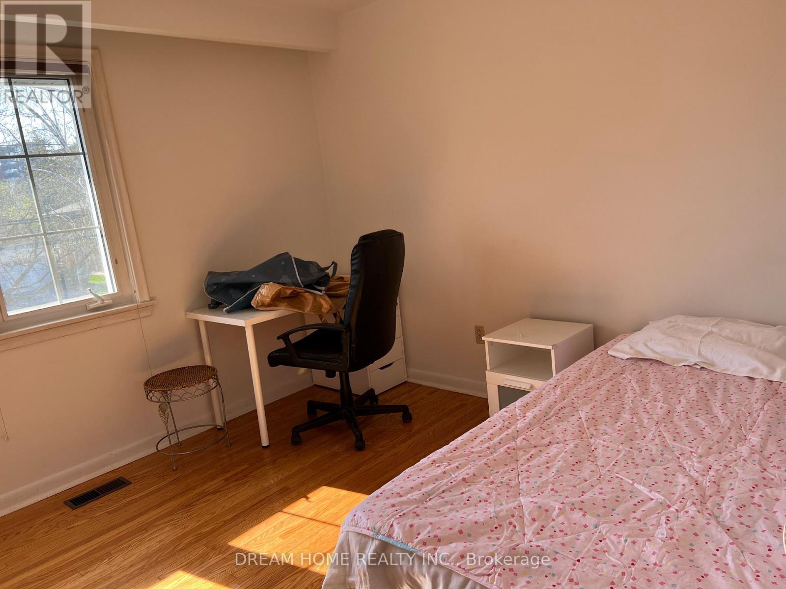 25 Tollerton Avenue, Toronto, Ontario  M2K 2H1 - Photo 7 - C13002164