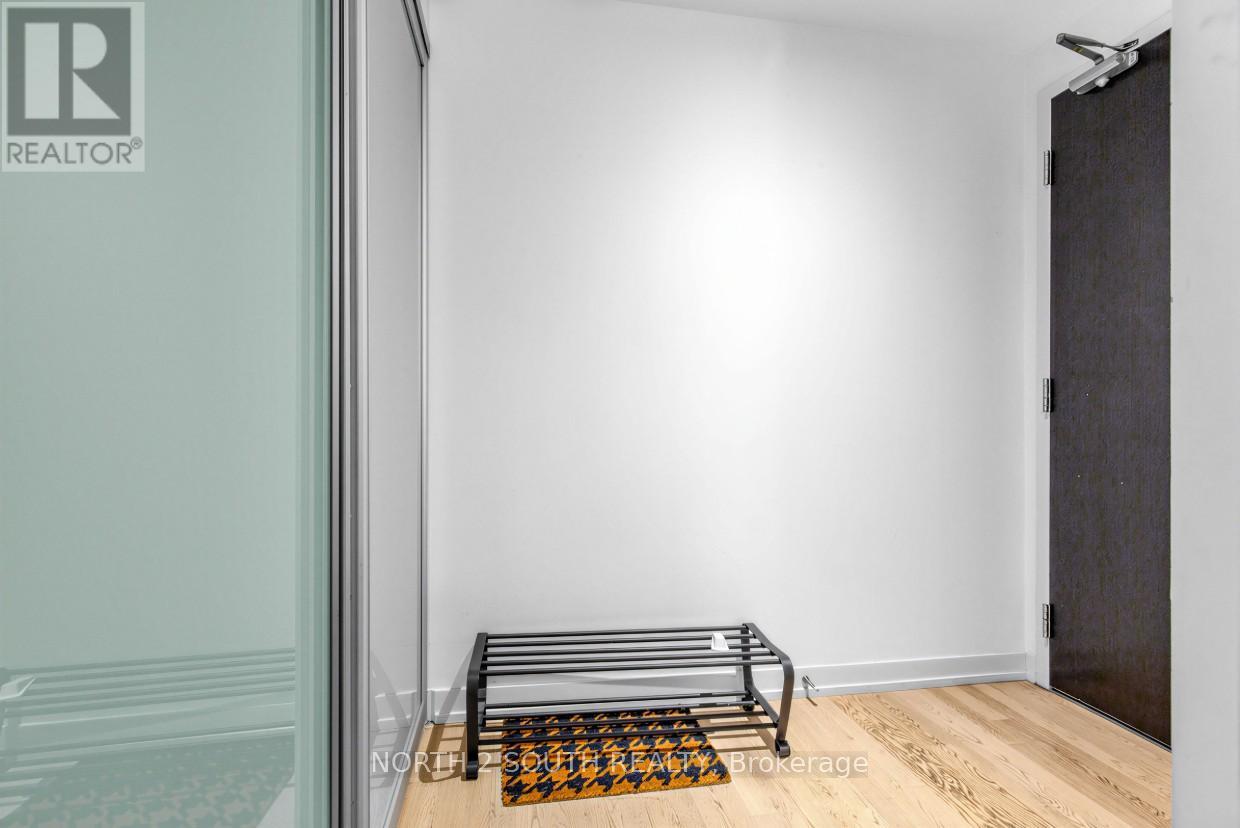 225 - 95 Bathurst Street, Toronto, Ontario  M5V 0H7 - Photo 2 - C13002240