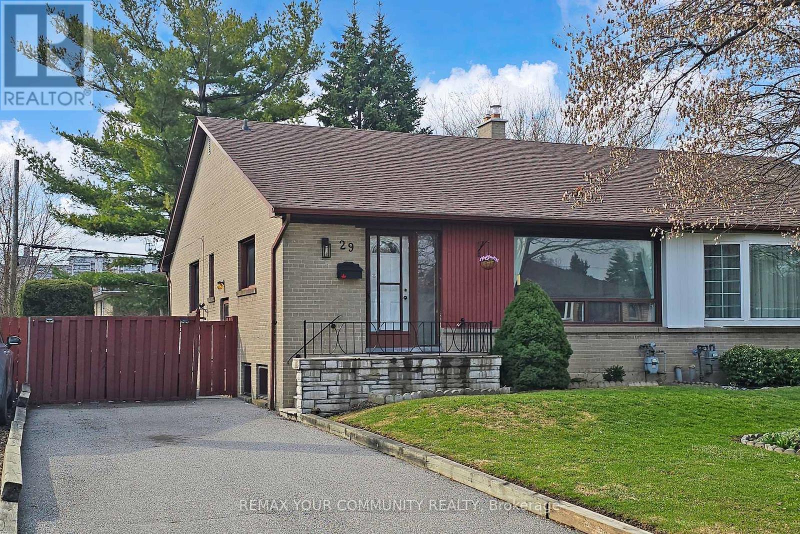 29 Pinemore Crescent, Toronto, Ontario  M3A 1W5 - Photo 2 - C13002326