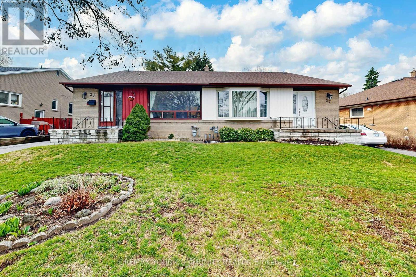 29 Pinemore Crescent, Toronto, Ontario  M3A 1W5 - Photo 4 - C13002326