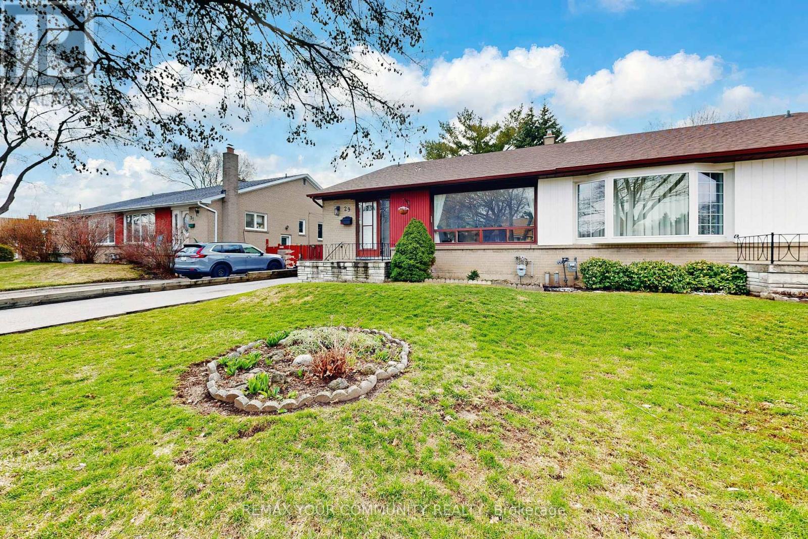 29 Pinemore Crescent, Toronto, Ontario  M3A 1W5 - Photo 5 - C13002326