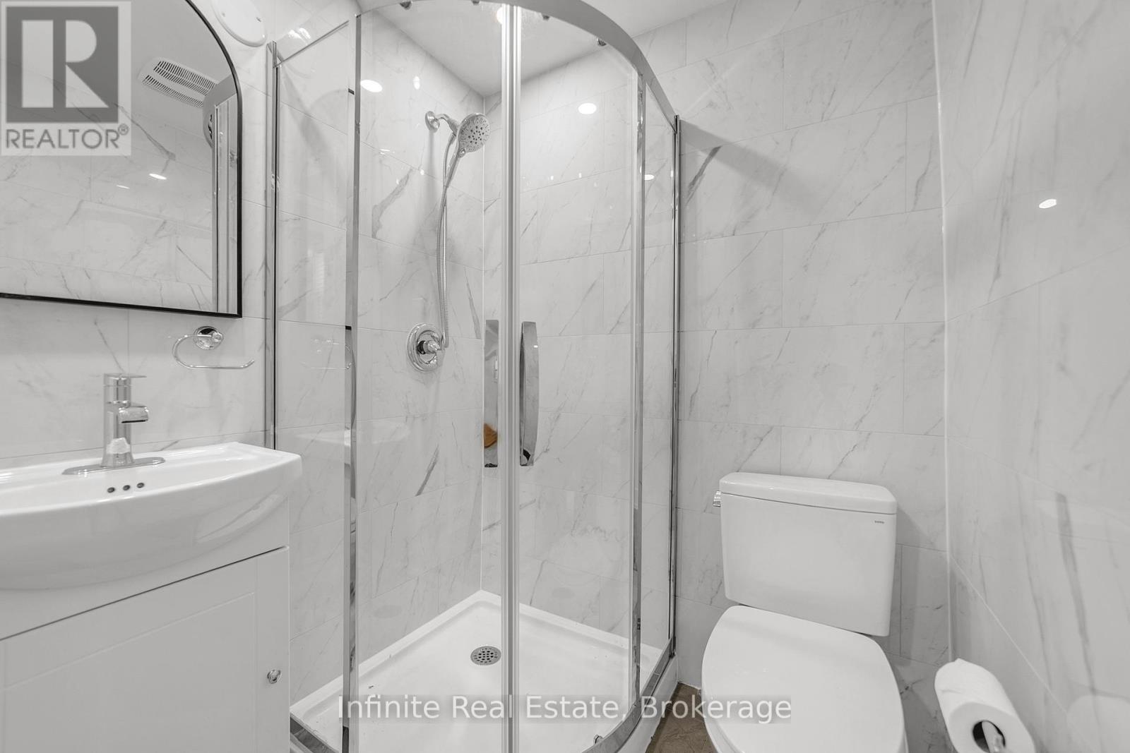 13 D'arcy Street, Toronto, Ontario  M5T 1J8 - Photo 14 - C13002330