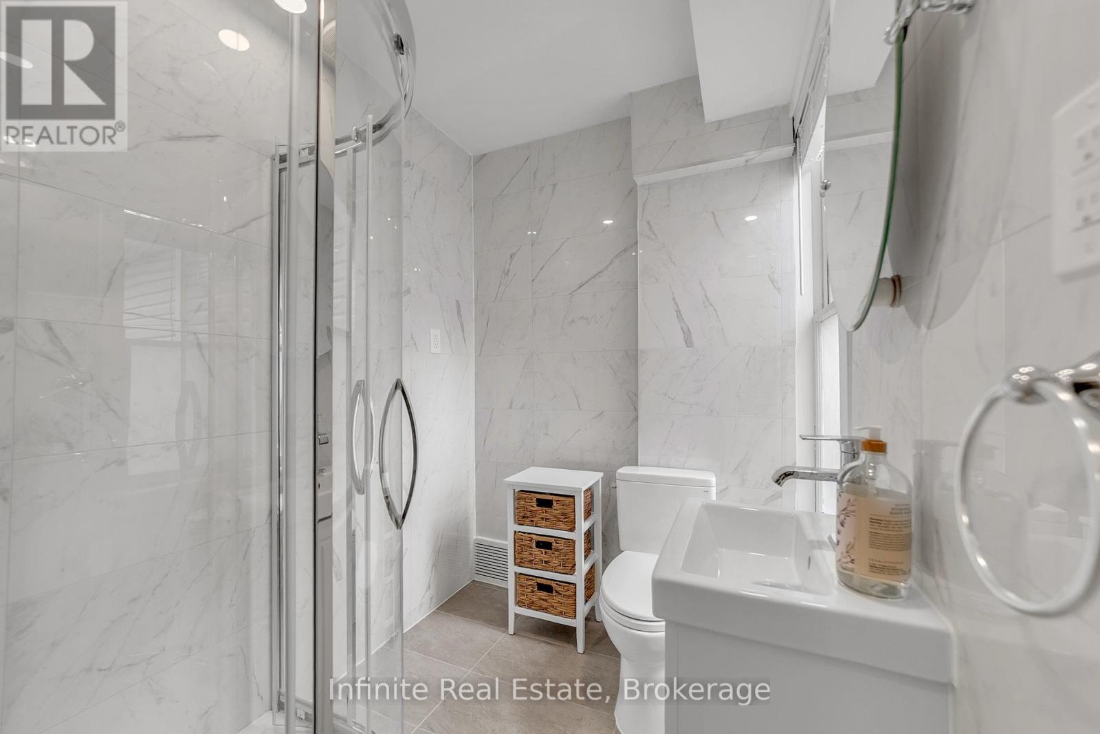 13 D'arcy Street, Toronto, Ontario  M5T 1J8 - Photo 21 - C13002330